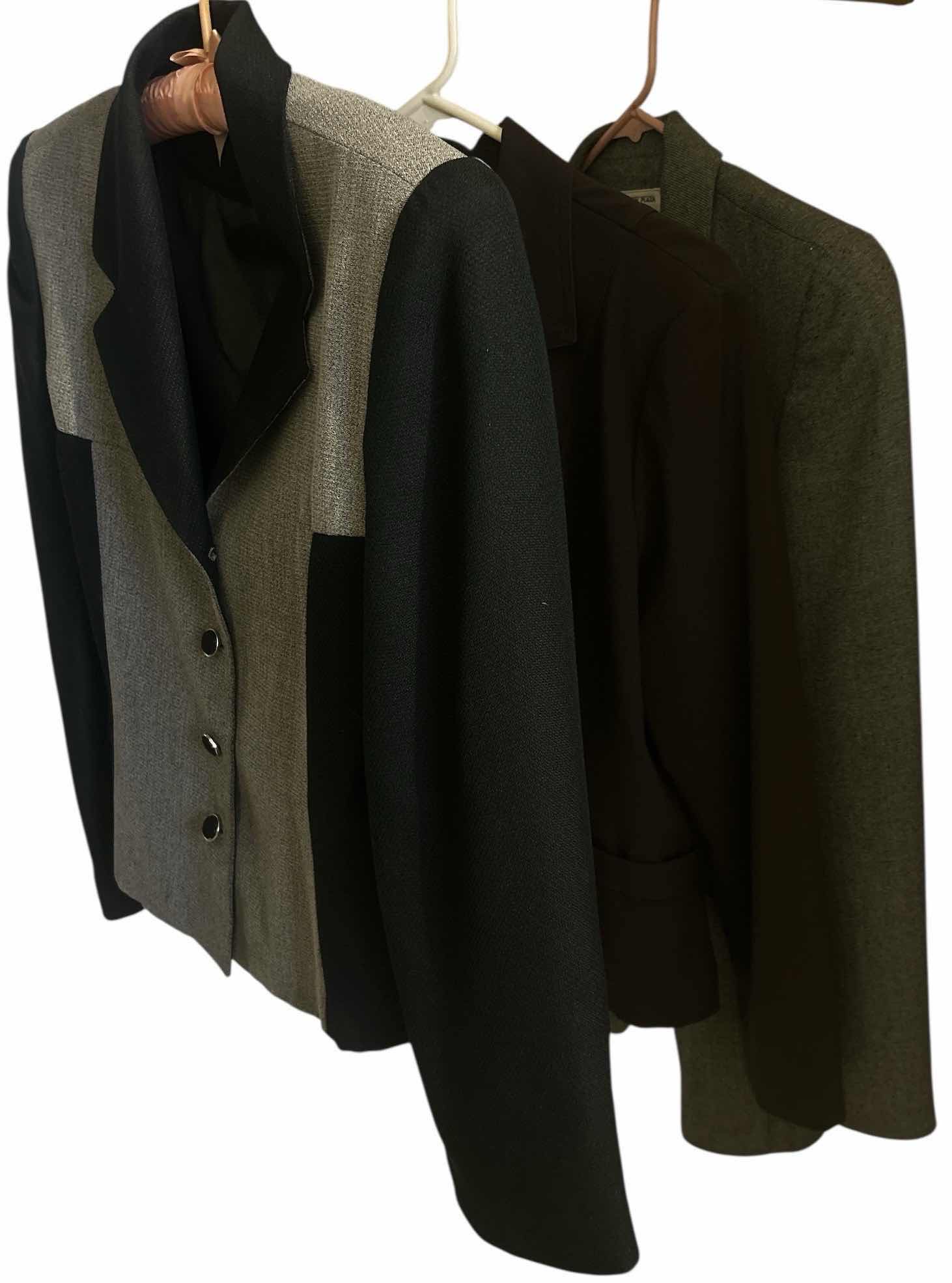 Photo 1 of 3 PC WOMENSWEAR