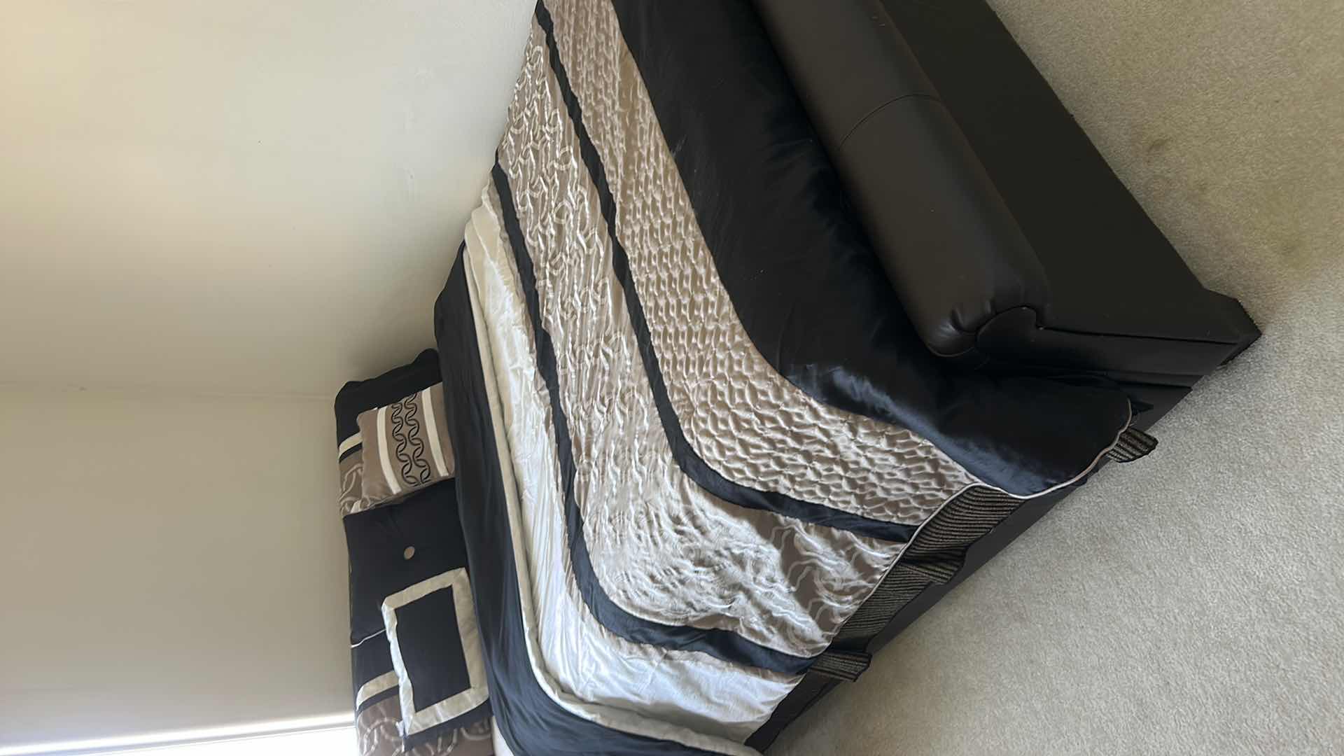 Photo 1 of QUEEN COMFORTER AND PILLOWS