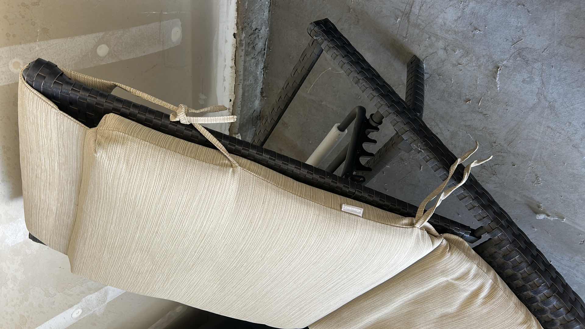 Photo 4 of OUTDOOR FAUX WICKER RECLINER/ LONGER ALAN ROTH