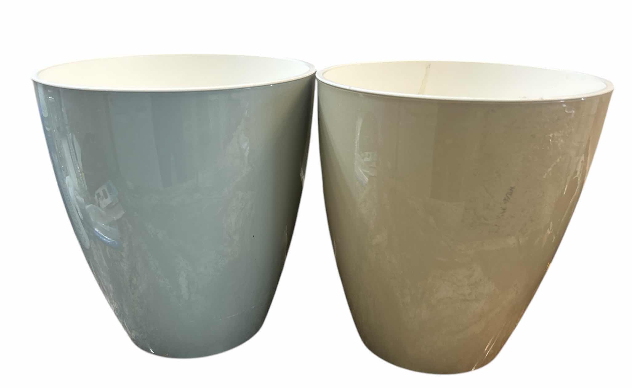 Photo 1 of 2 TRASH CANS - GRAY & TAUPE WITH PLASTIC INSERTS H10”