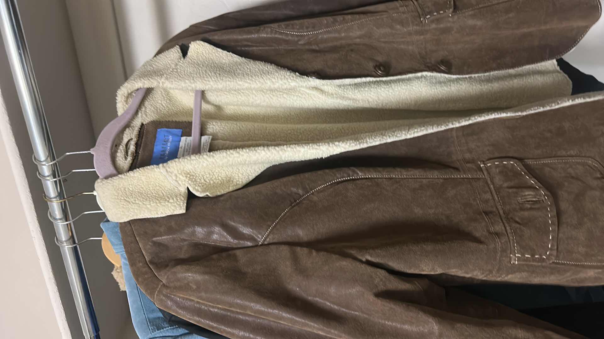 Photo 4 of 6 WOMENS JACKETS (INCLUDING 100% LEATHER) SIZE L XL