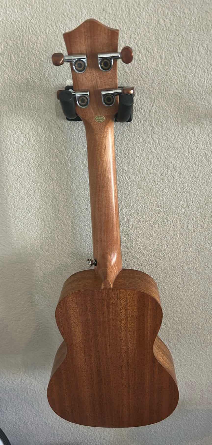 Photo 1 of DONNER CONCERT UKULELE, 23” INSTRUMENT W CASE