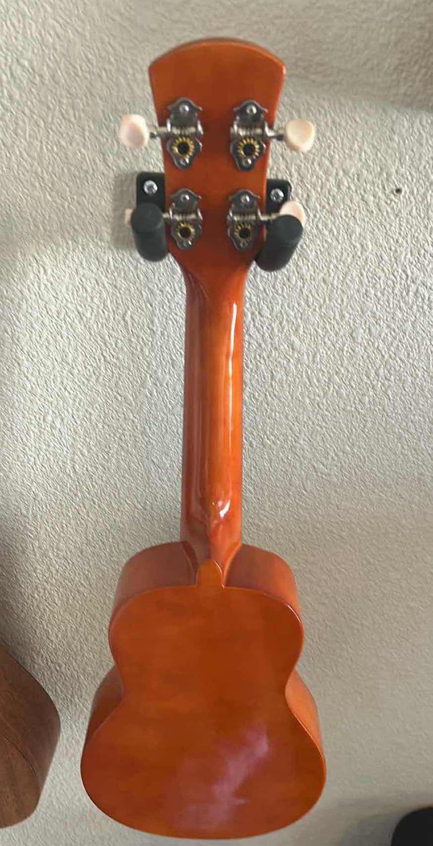 Photo 1 of ASHTHORPE SOPRANO UKULELE , 21”