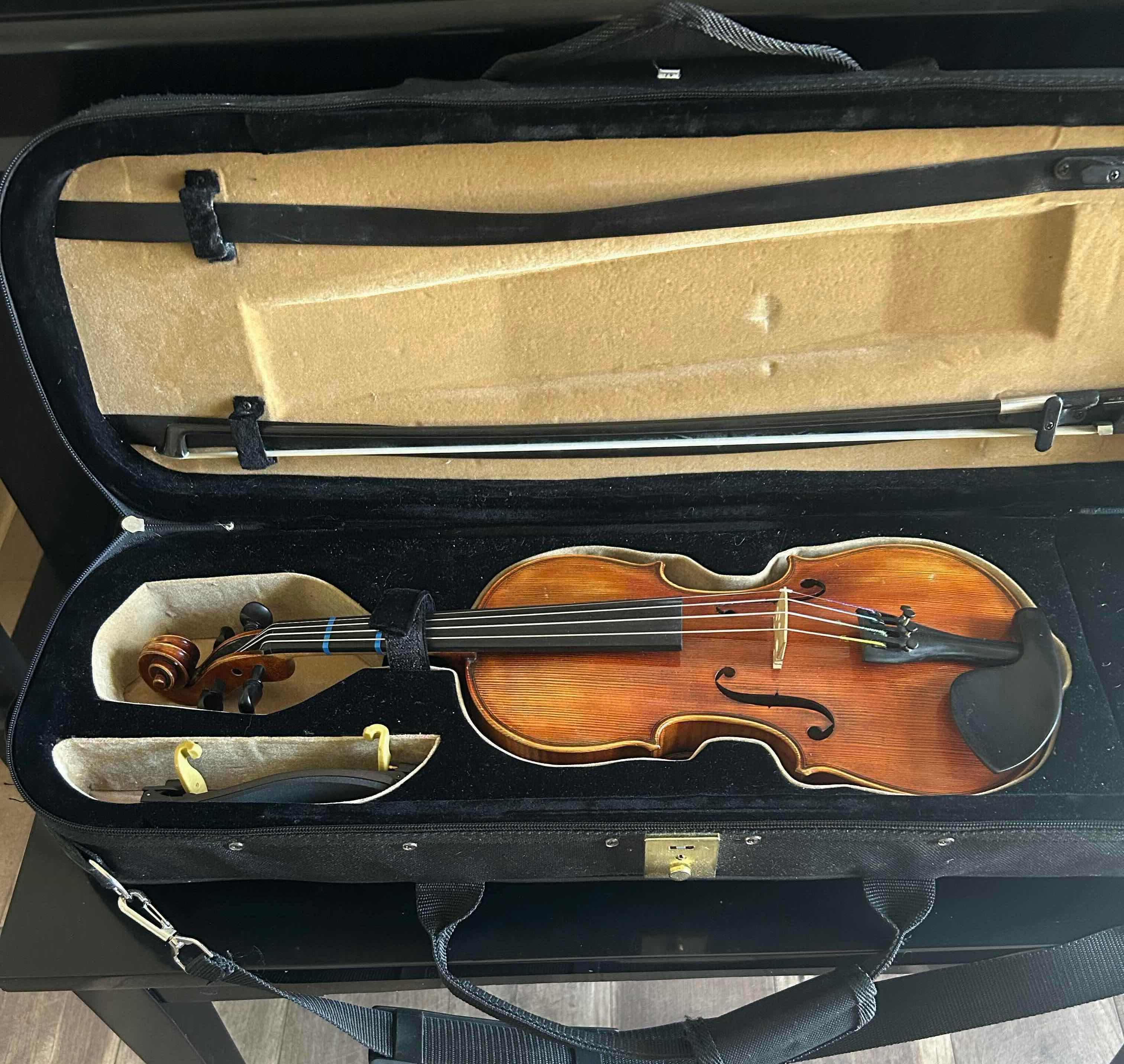 Photo 1 of 20” VIOLIN W CASE