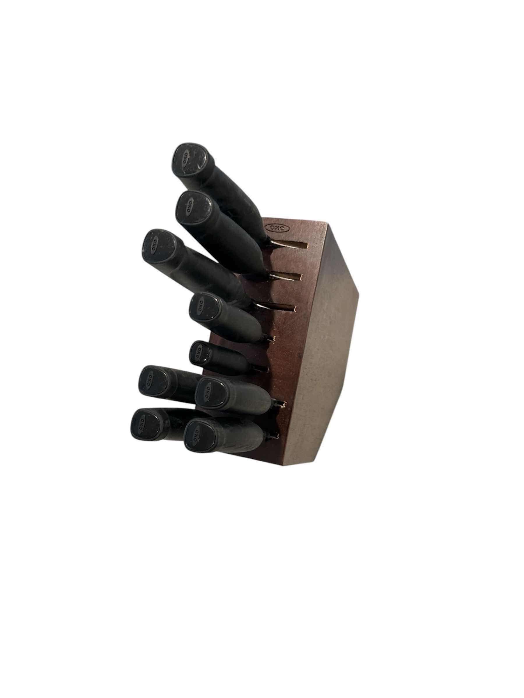 Photo 1 of 9- BLACK HANDLE KNIFE SET W HOLDER