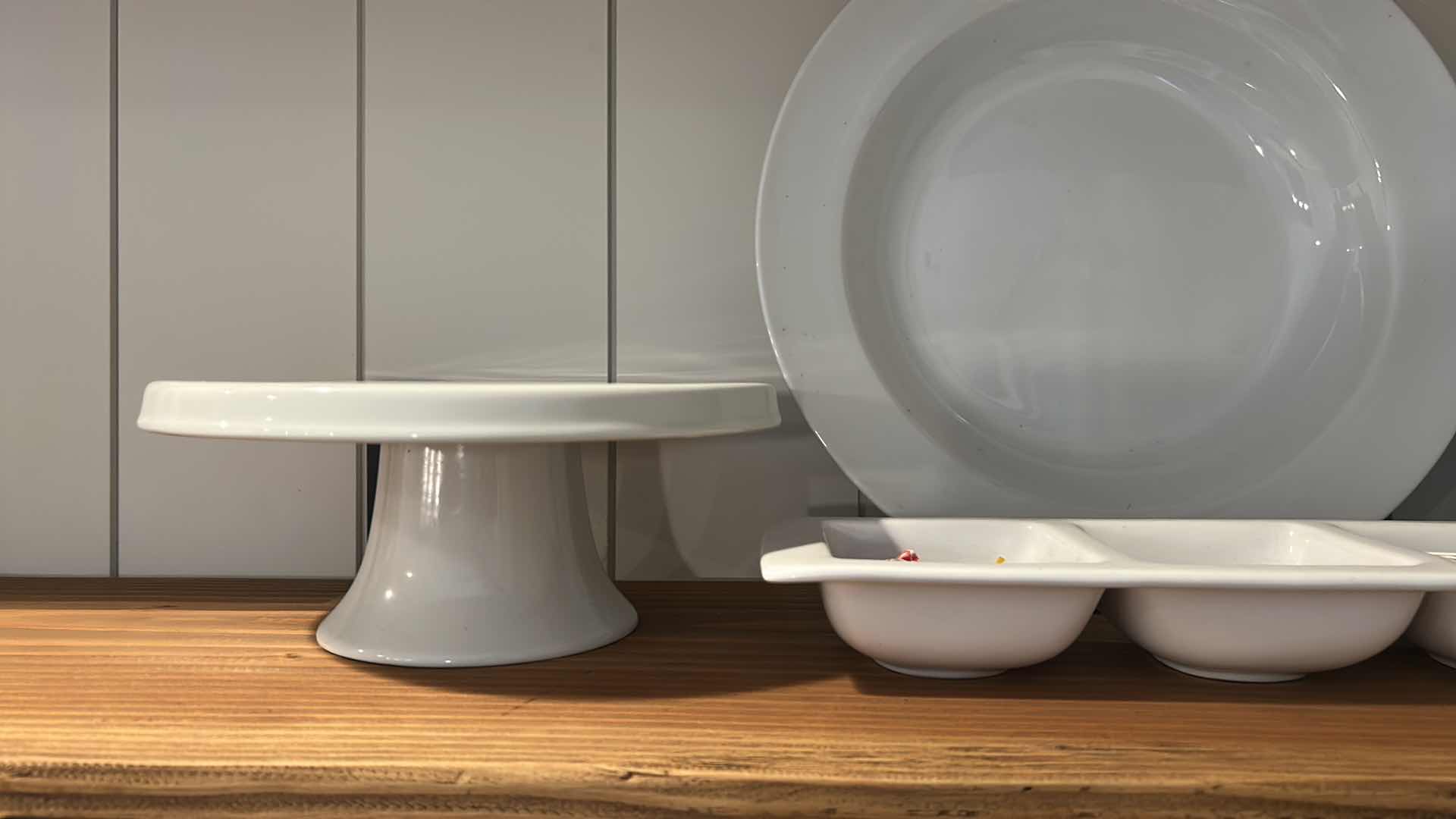 Photo 1 of CONTENTS OF SHELF CAKE PLATE LARGE BOWL