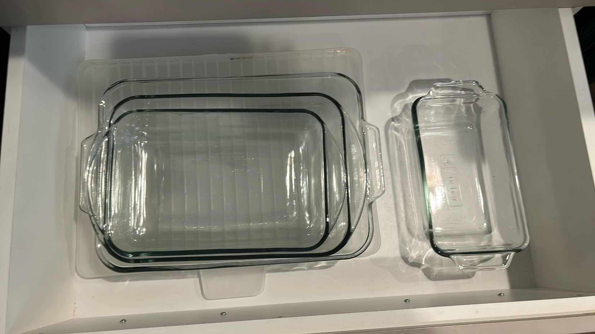 Photo 1 of CONTENTS OF DRAWER PYREX BAKEWARE