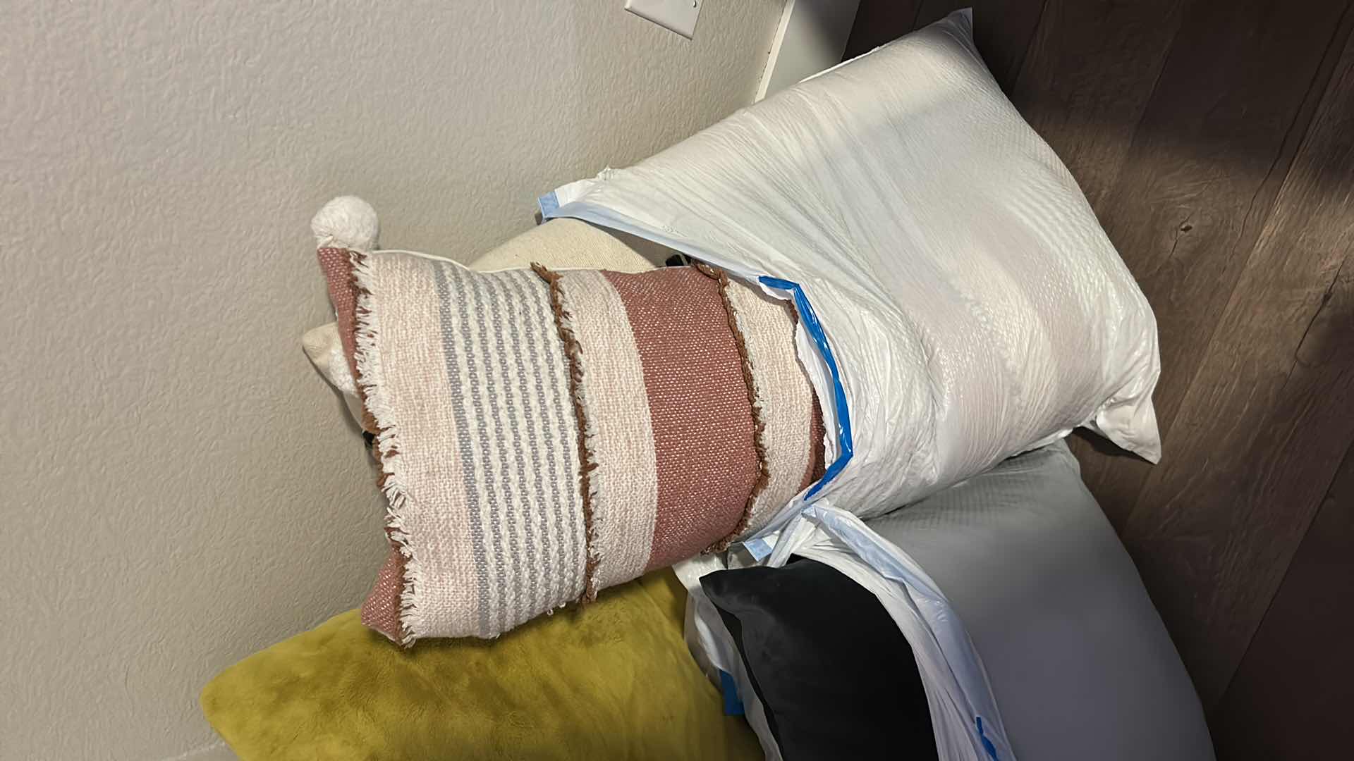 Photo 3 of 7- DECORATIVE PILLOWS