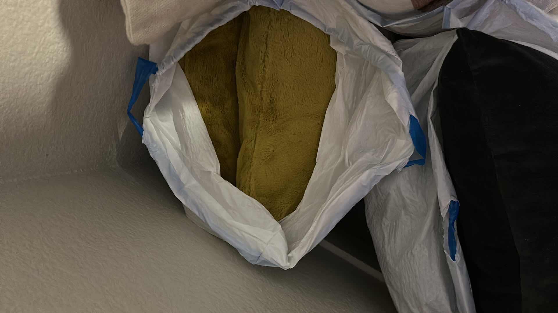 Photo 2 of 7- DECORATIVE PILLOWS