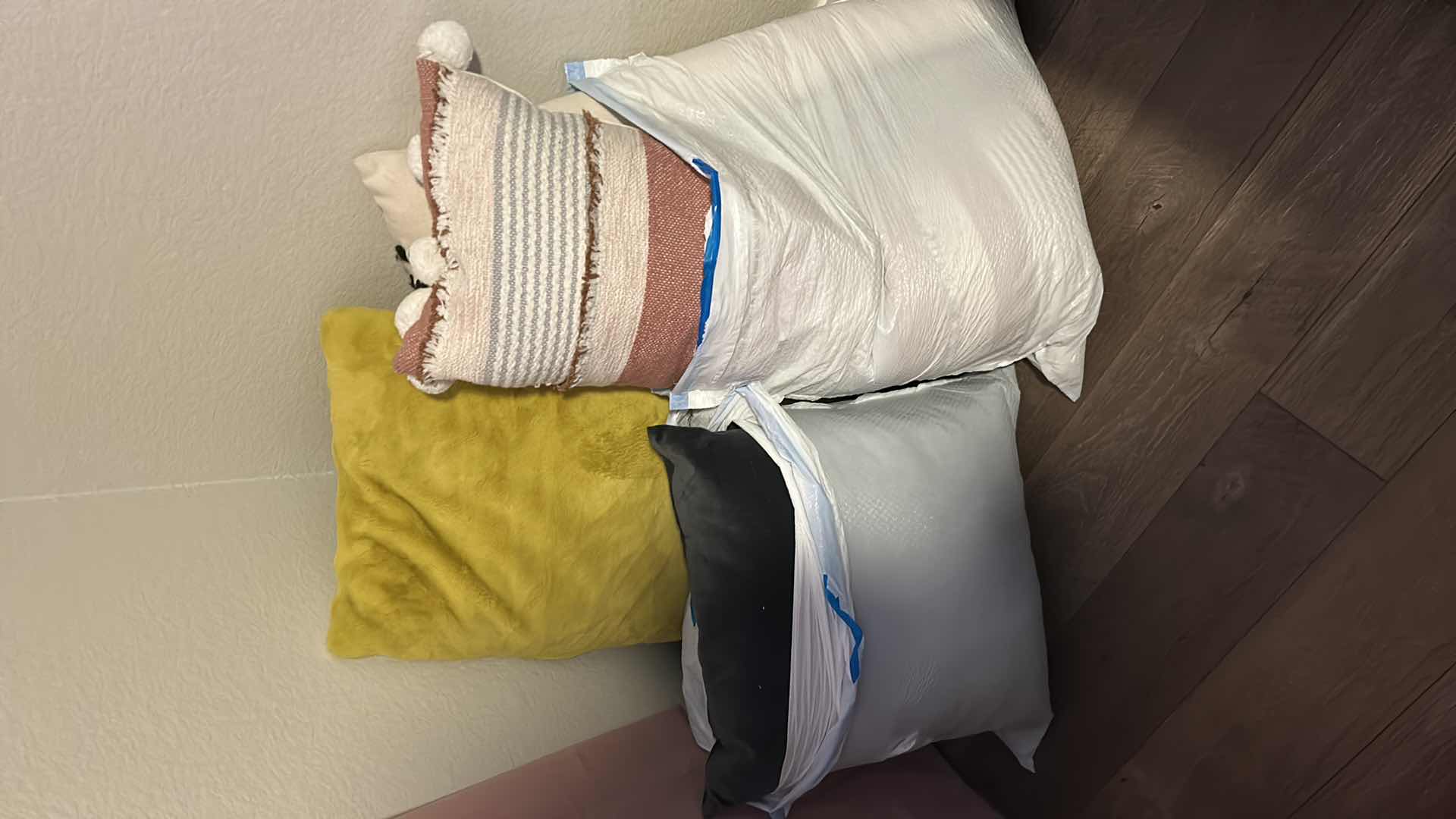 Photo 1 of 7- DECORATIVE PILLOWS