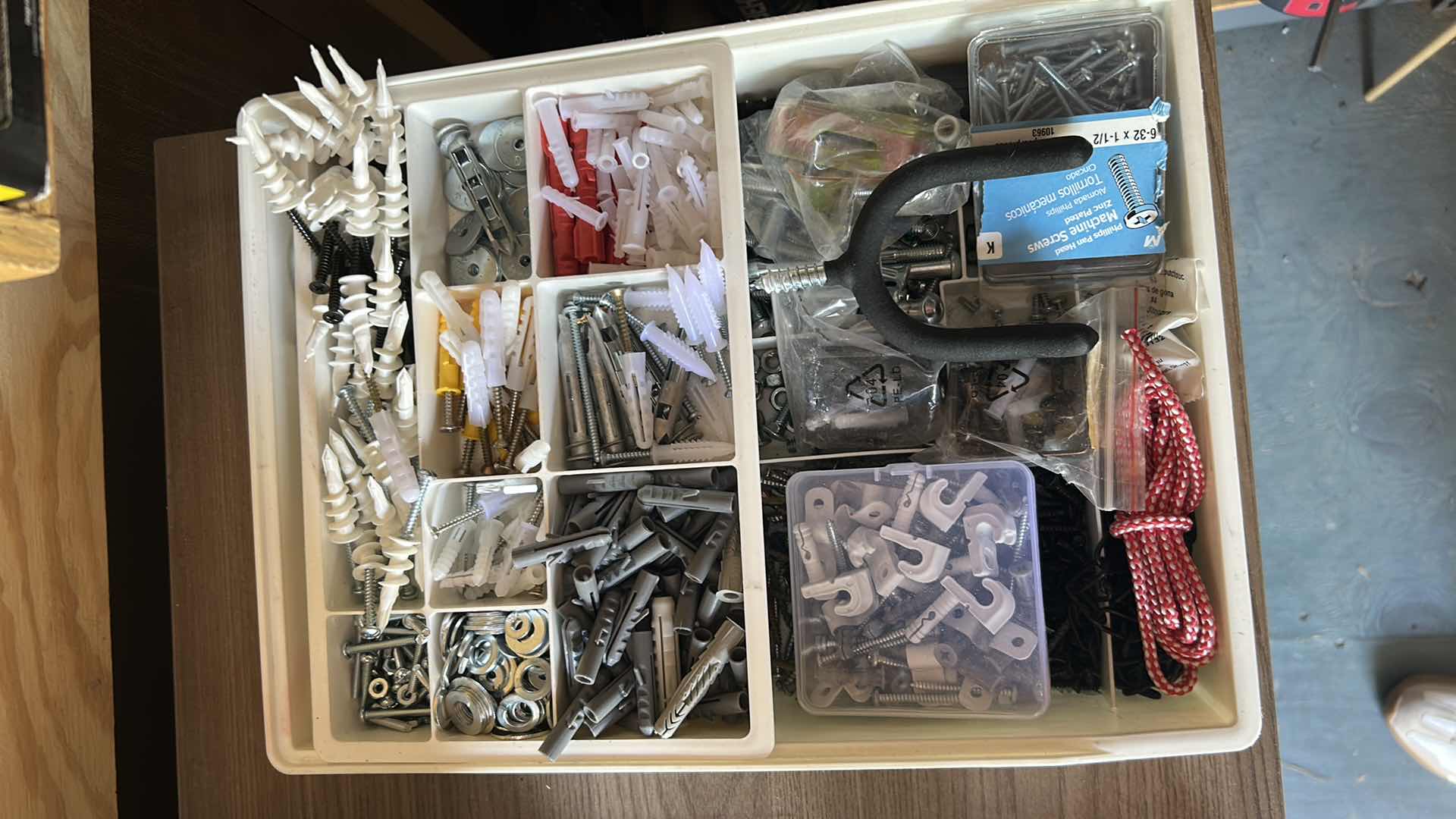 Photo 1 of CONTENTS OF CONTAINER