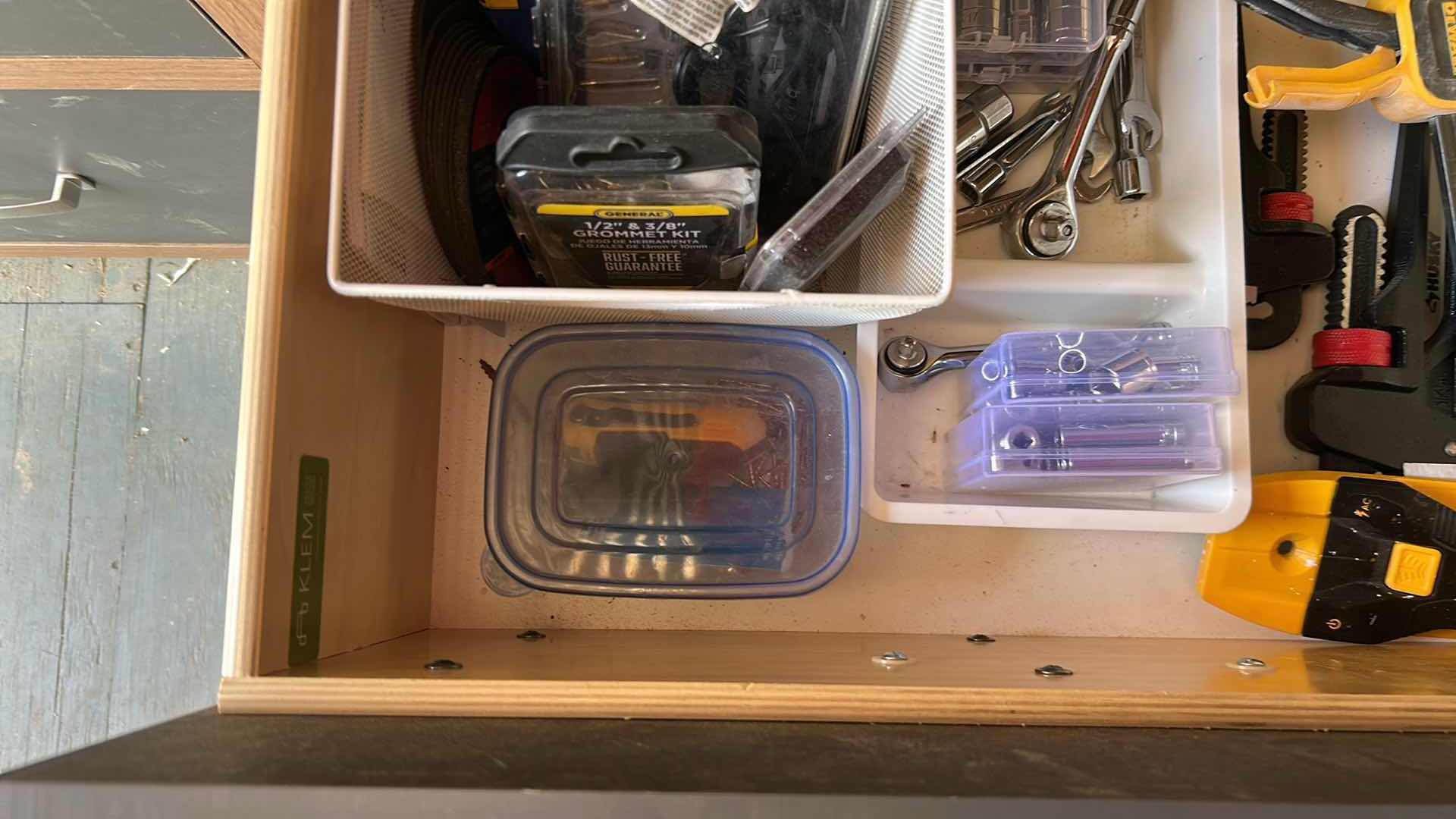 Photo 1 of CONTENTS OF DRAWER