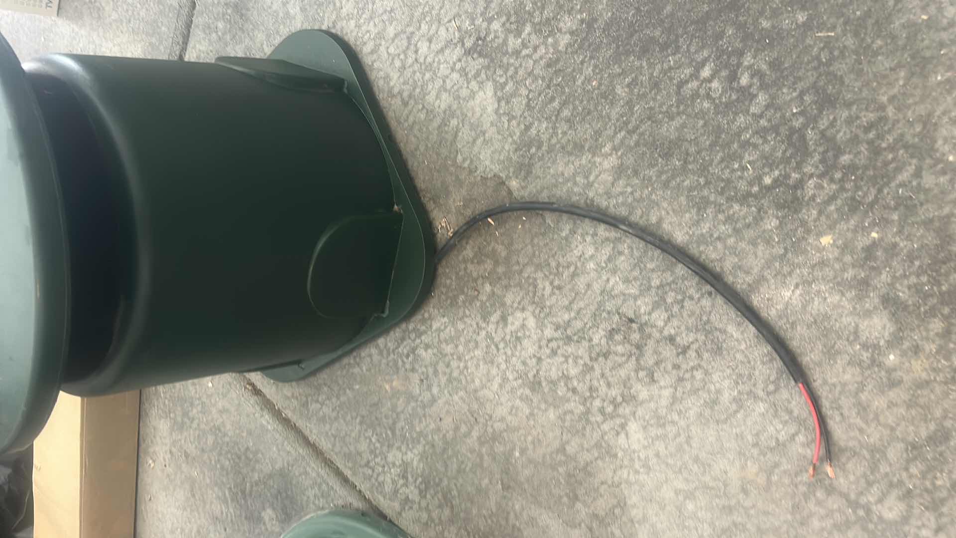 Photo 1 of 2 BOSE FREE SPACE 51 ENVIRONMENTAL SPEAKERS AND 1 TIC H14.5”