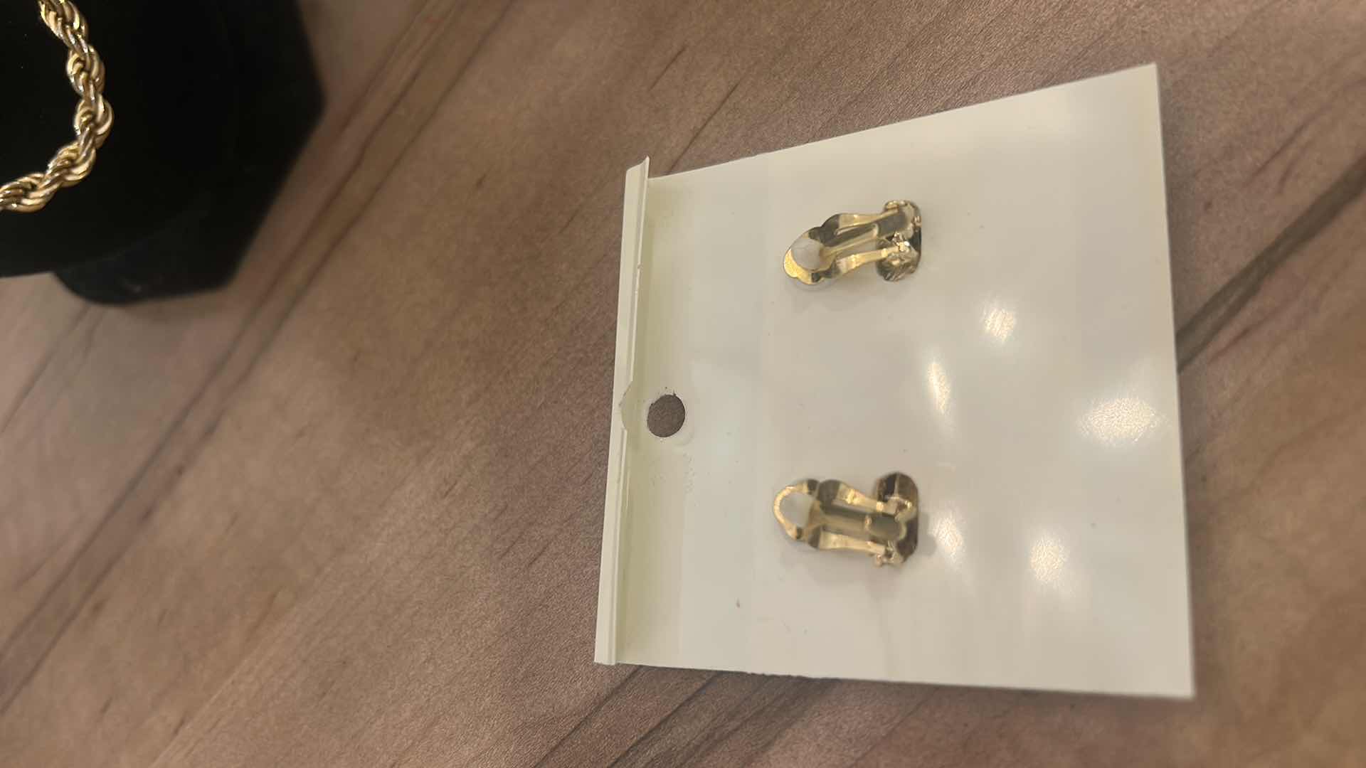 Photo 1 of 4 - WOMENS COSTUME JEWELRY