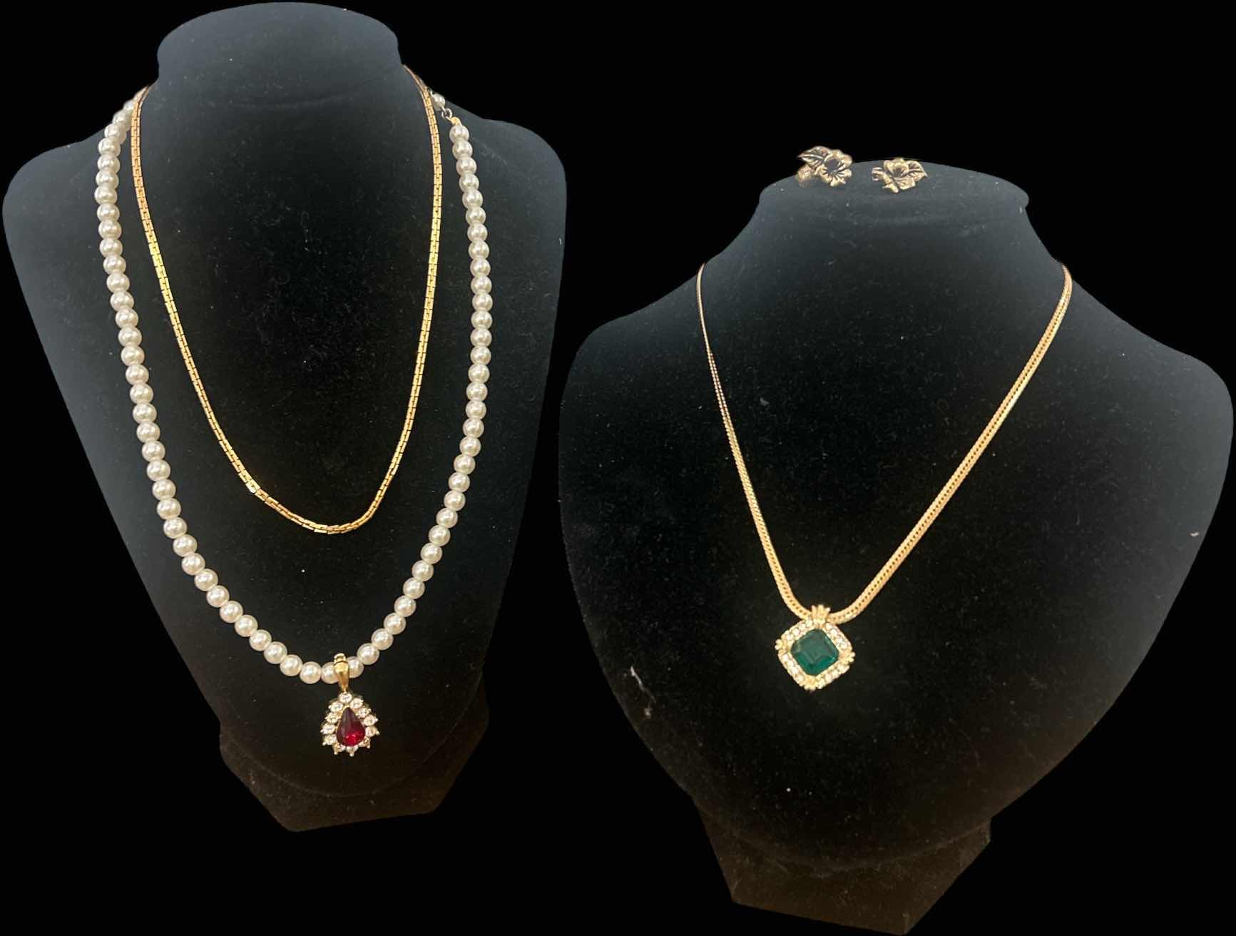 Photo 1 of 4 - WOMENS COSTUME JEWELRY