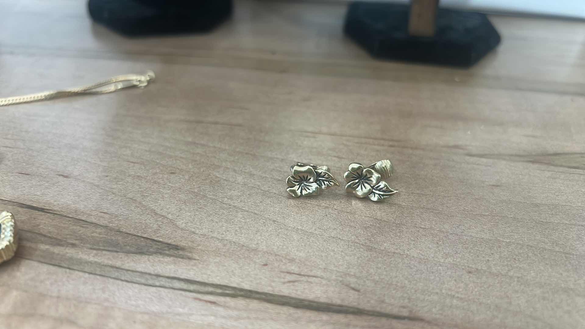 Photo 4 of 4 - WOMENS COSTUME JEWELRY