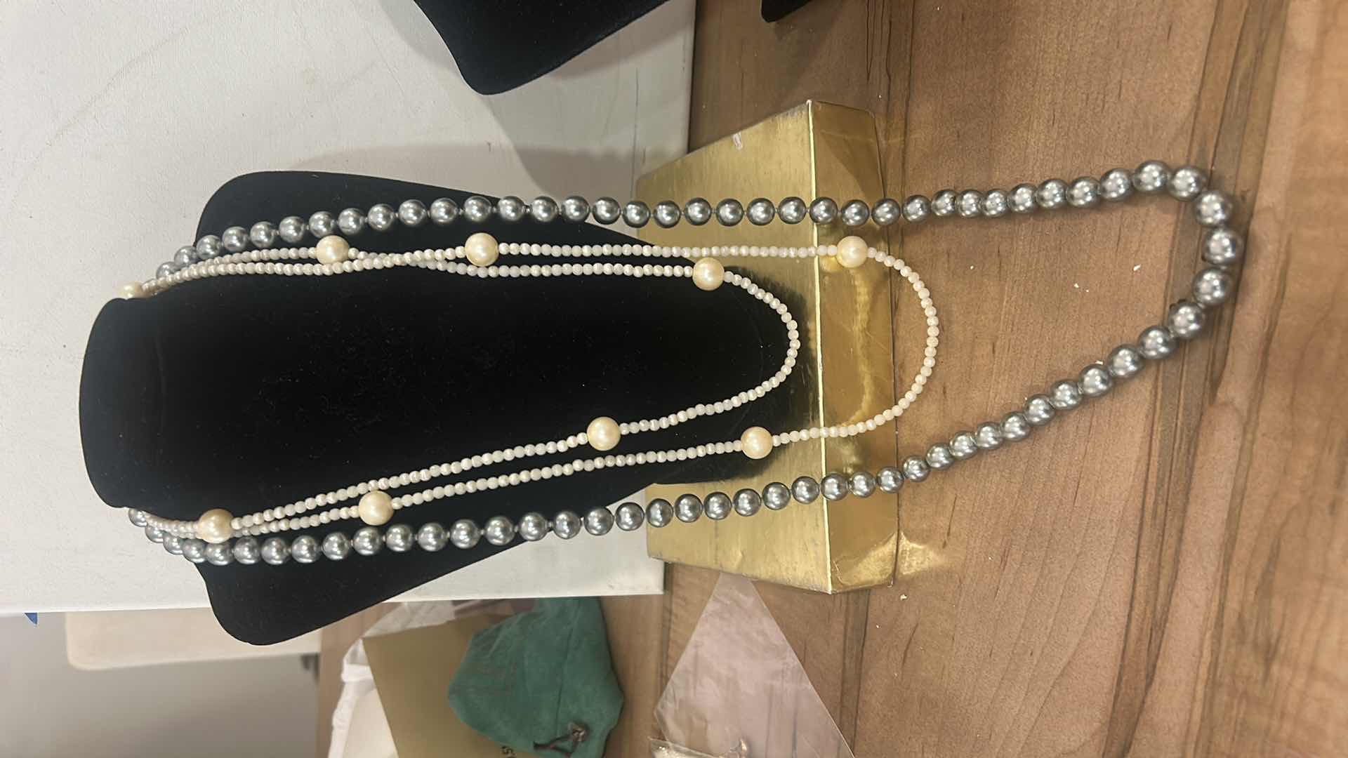 Photo 3 of 4 - WOMENS COSTUME JEWELRY