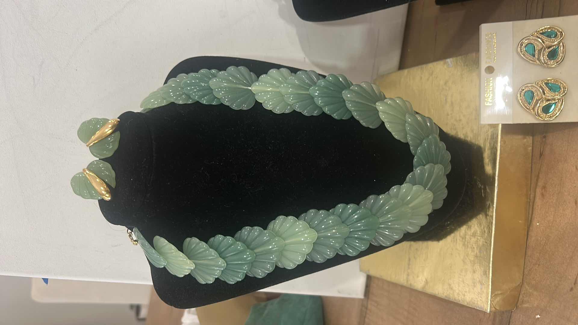 Photo 4 of 4 - WOMENS COSTUME JEWELRY