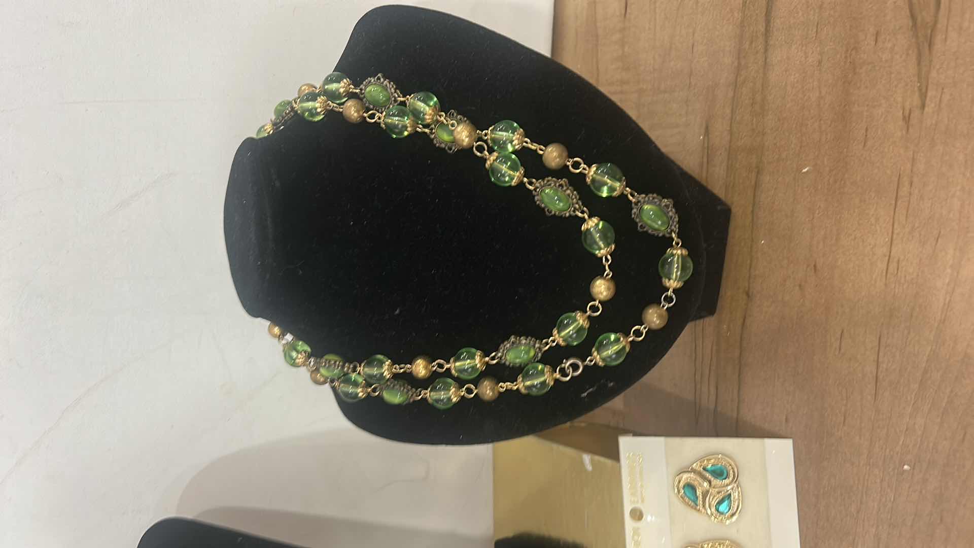 Photo 2 of 4 - WOMENS COSTUME JEWELRY