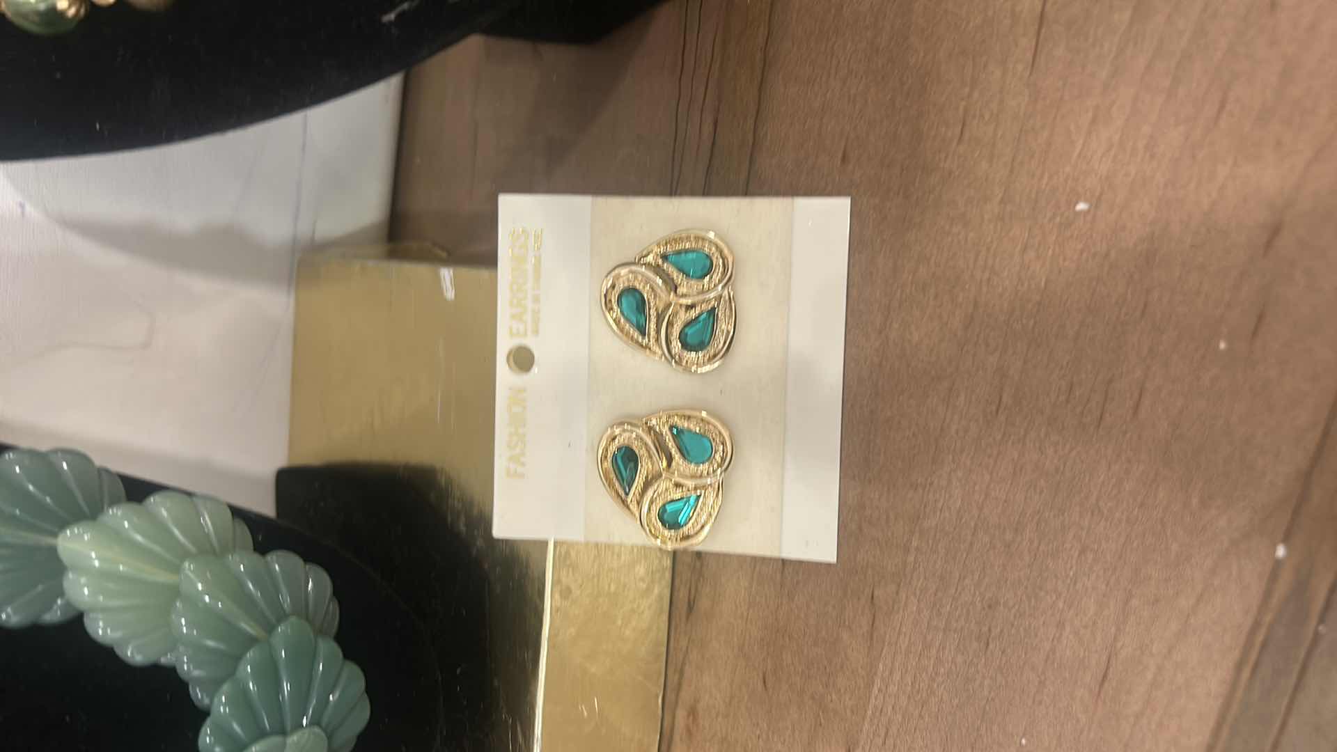 Photo 3 of 4 - WOMENS COSTUME JEWELRY