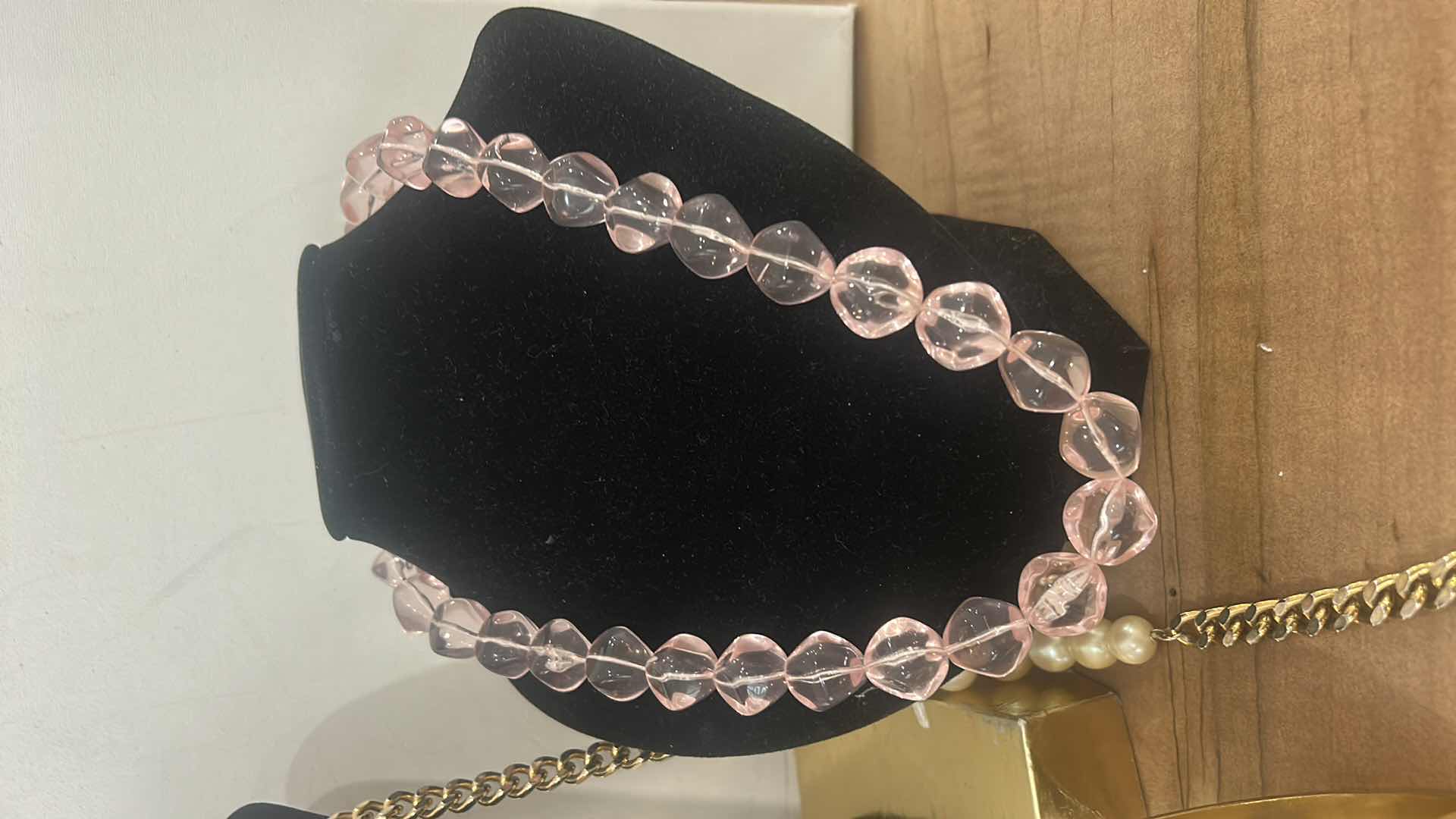 Photo 2 of 4 - WOMENS COSTUME JEWELRY