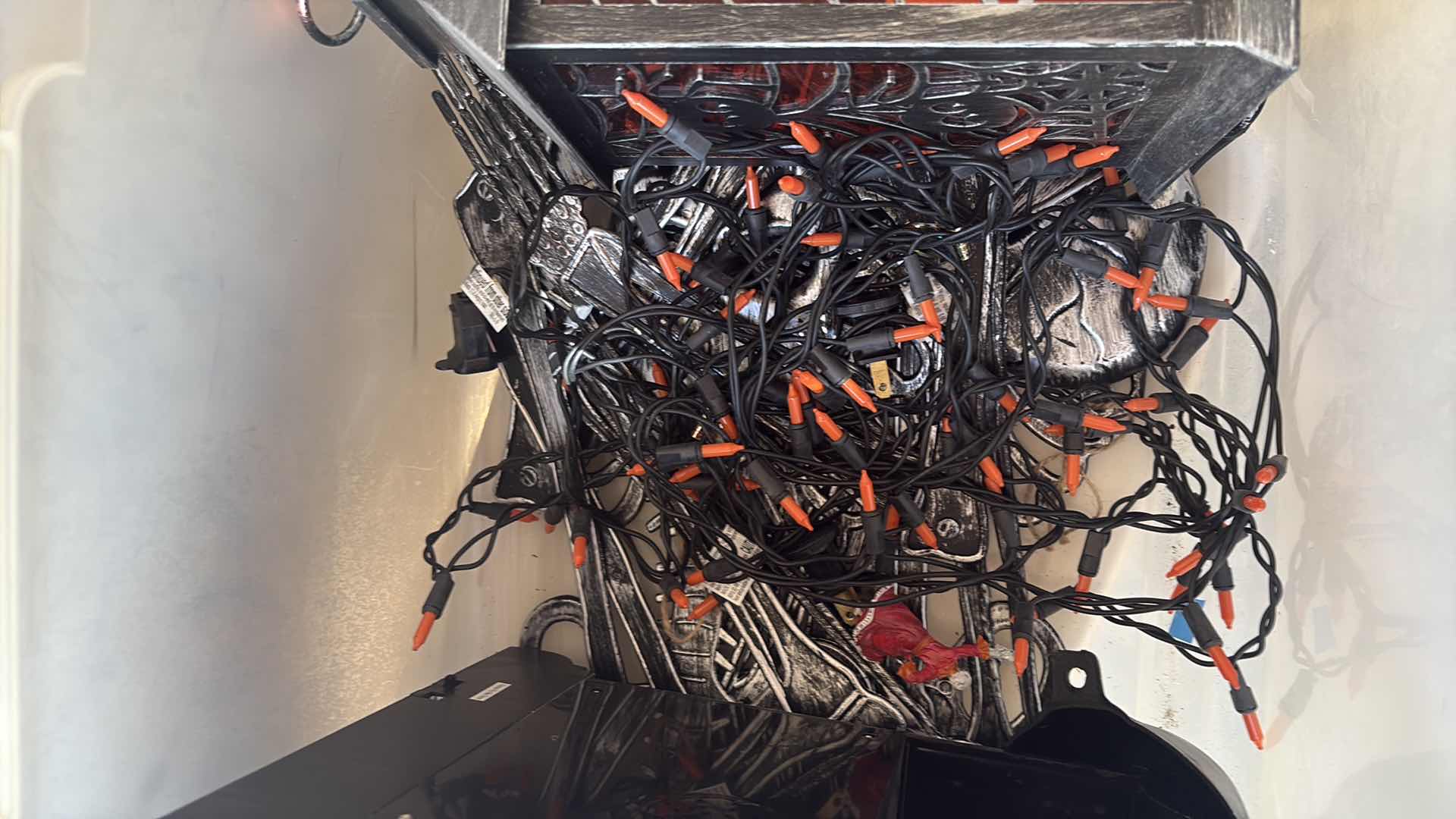 Photo 2 of CONTENTS OF TOTE HALLOWEEN DECORATIONS