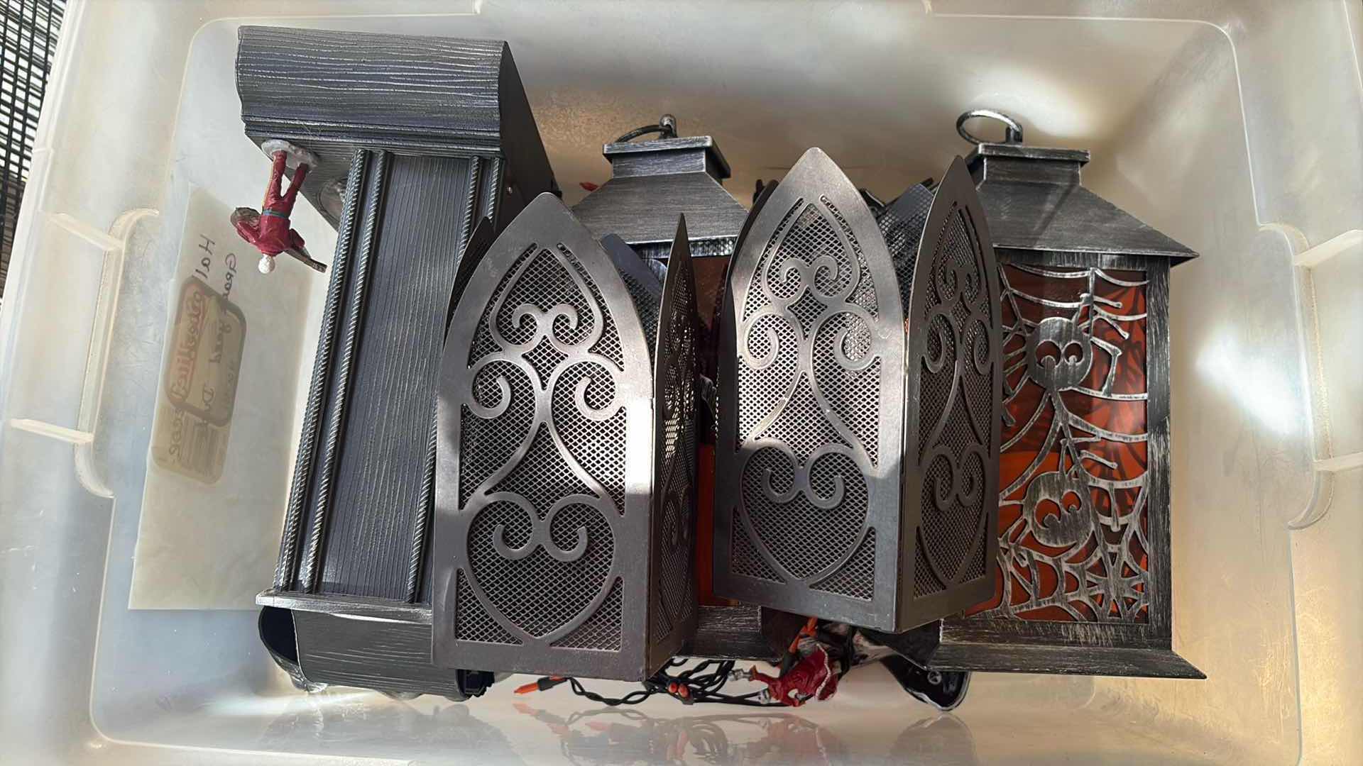 Photo 3 of CONTENTS OF TOTE HALLOWEEN DECORATIONS