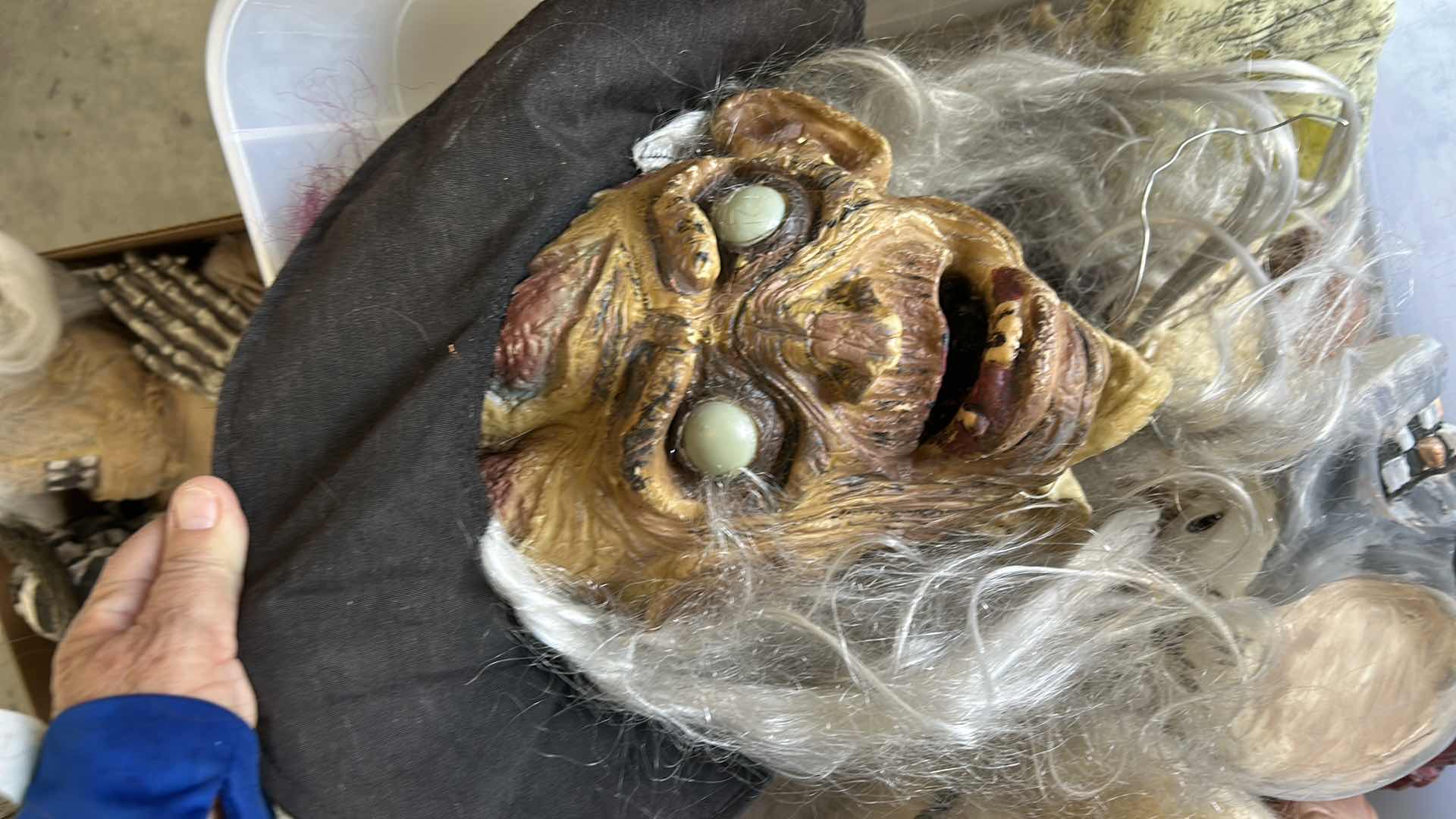 Photo 1 of BOX & TOTE - SCARY HALLOWEEN DECORATIONS