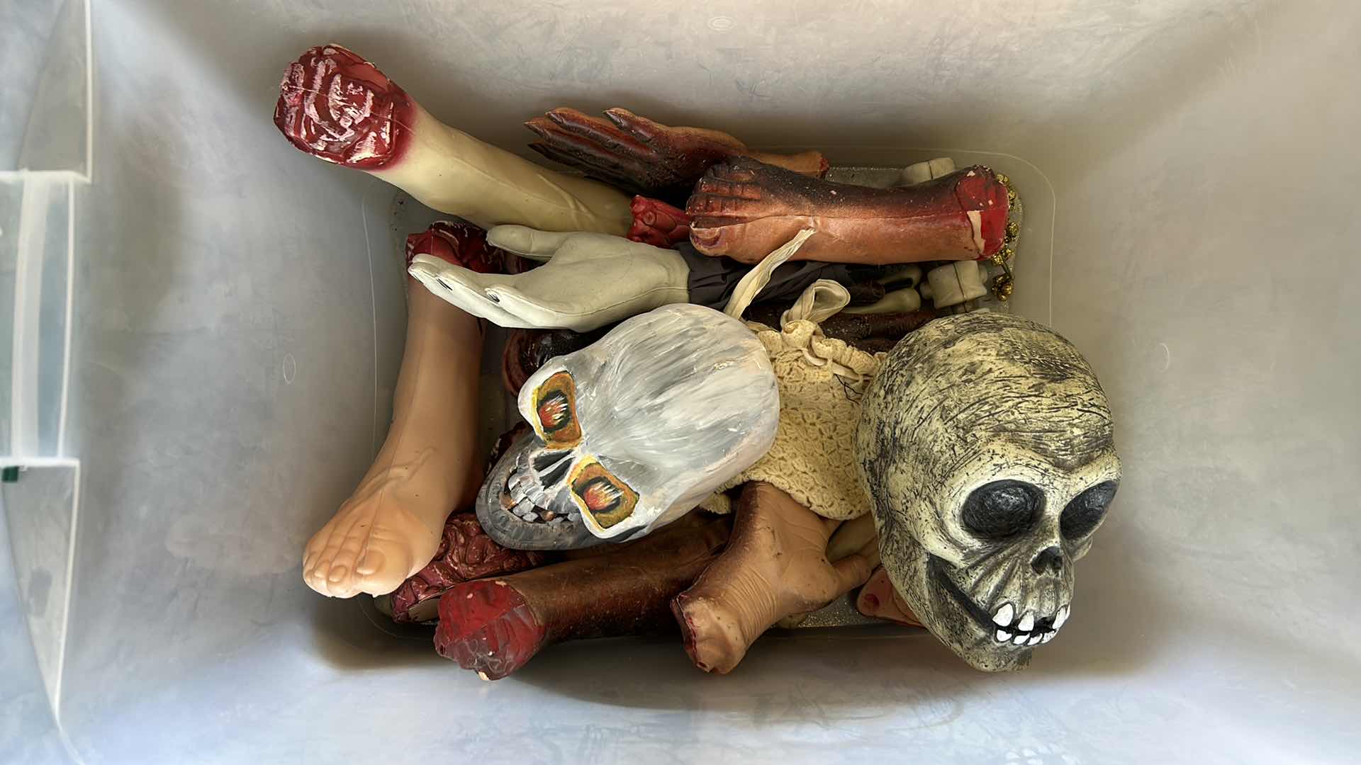 Photo 1 of BOX & TOTE - SCARY HALLOWEEN DECORATIONS