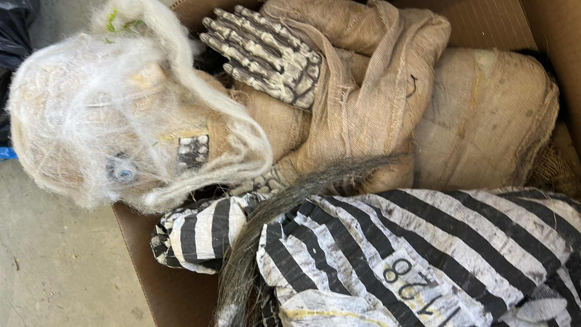 Photo 1 of BOX & TOTE - SCARY HALLOWEEN DECORATIONS