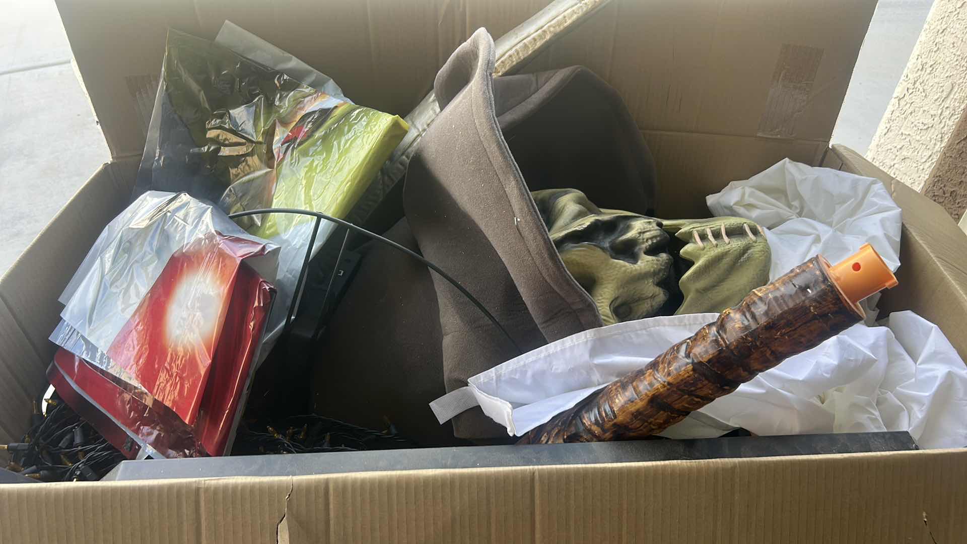 Photo 5 of HALLOWEEN DECORATIONS 12 FOOT ANIMATED SCARECROW