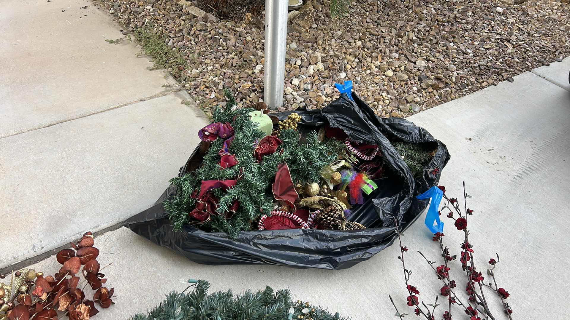 Photo 1 of CHRISTMAS DECOR