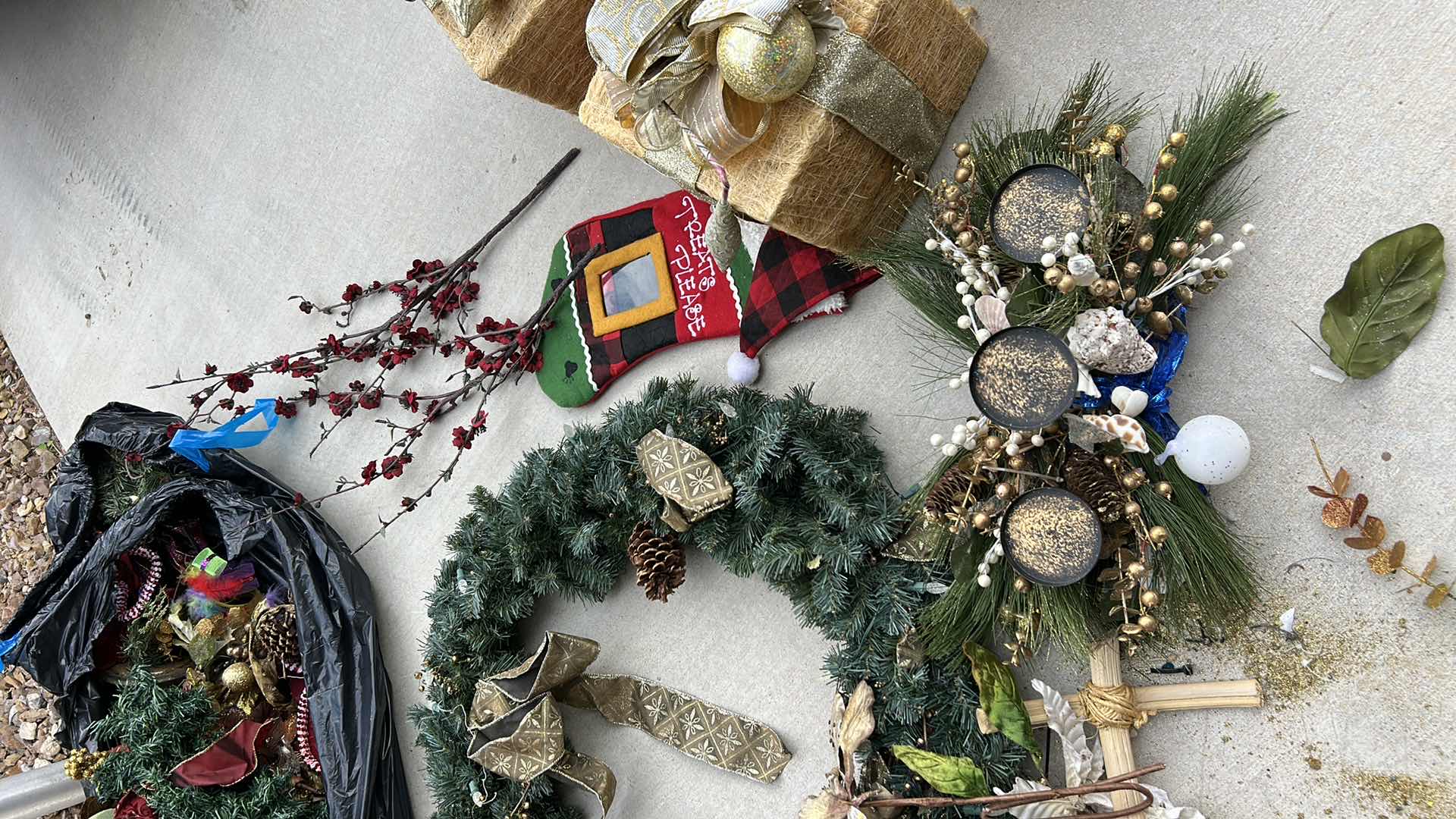 Photo 1 of CHRISTMAS DECOR