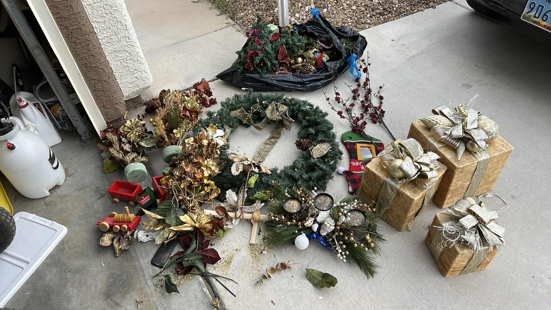 Photo 1 of CHRISTMAS DECOR