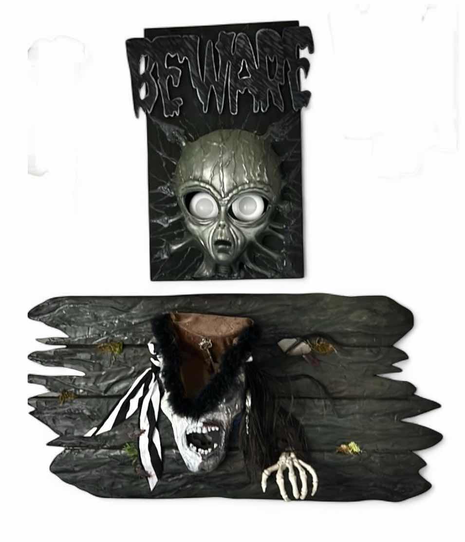 Photo 1 of HALLOWEEN DECOR - ANIMATED LIGHTUP ALIEN AND PIRATE 37“ x H19“