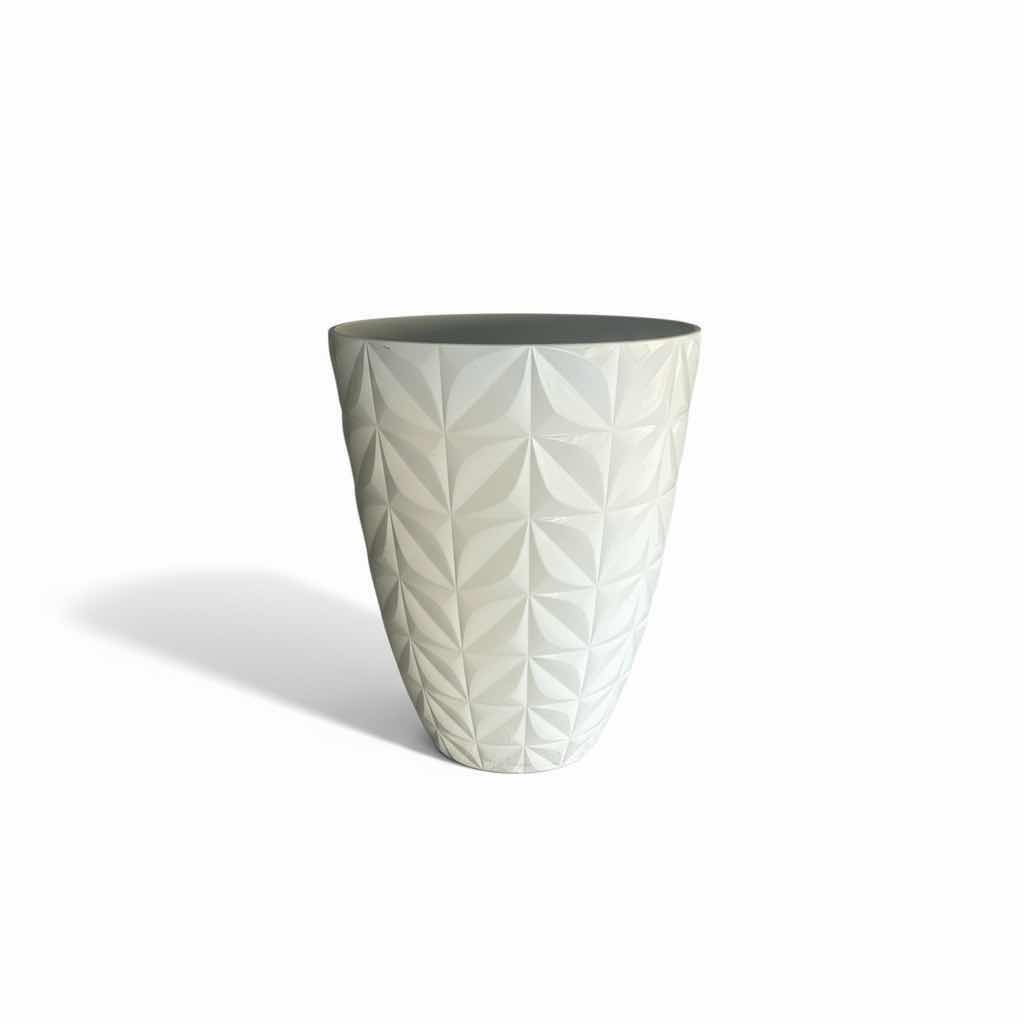 Photo 1 of CREAM RESIN OUTDOOR  POT 16” X H20”