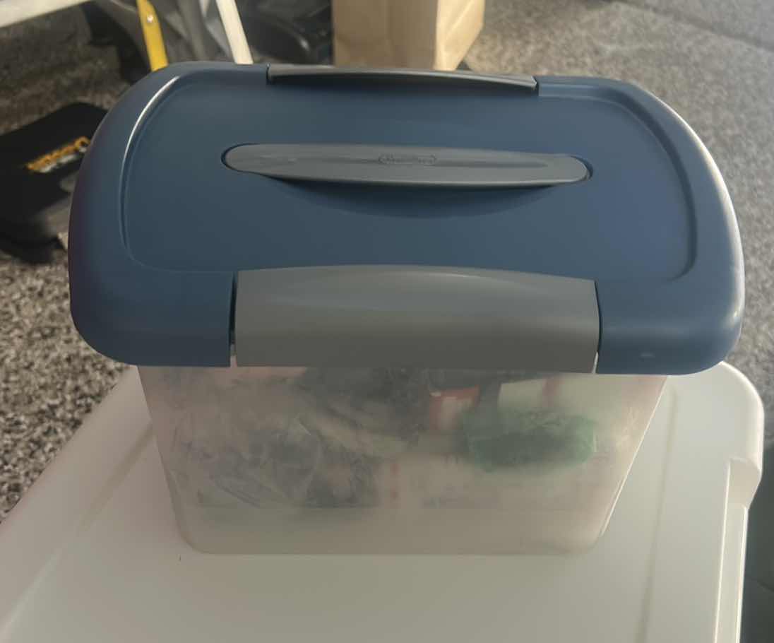 Photo 1 of TOTE WITH SCREWS AND LOCKS