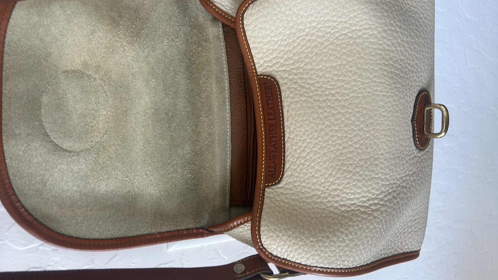 Photo 1 of VINTAGE DOONEY AND BOURKE R25 MEDIUM ESSEX BEIGE SHOULDER HANDBAG