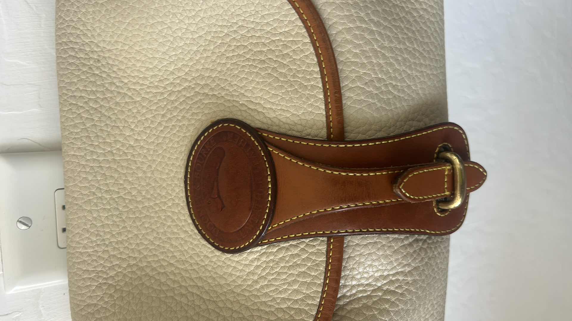 Photo 1 of VINTAGE DOONEY AND BOURKE R25 MEDIUM ESSEX BEIGE SHOULDER HANDBAG