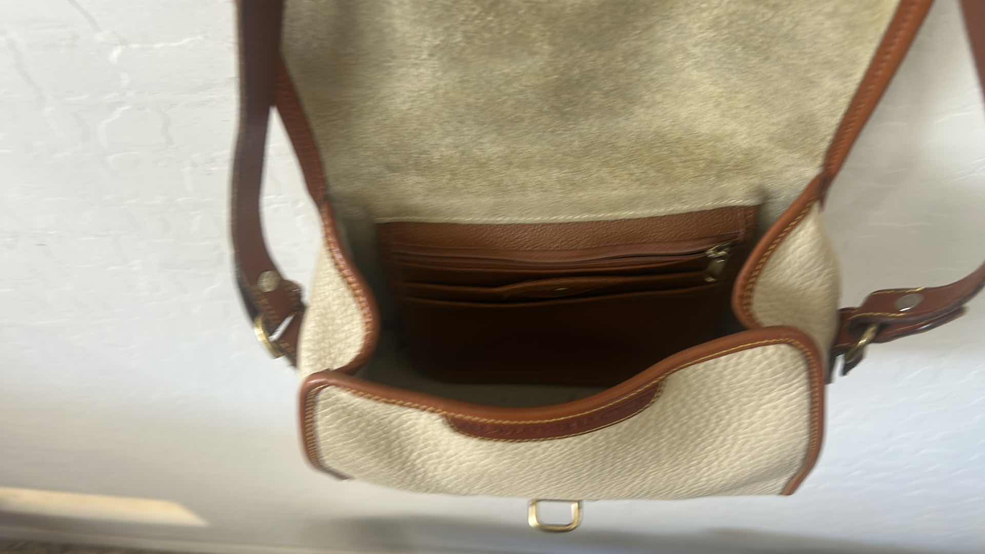Photo 1 of VINTAGE DOONEY AND BOURKE R25 MEDIUM ESSEX BEIGE SHOULDER HANDBAG