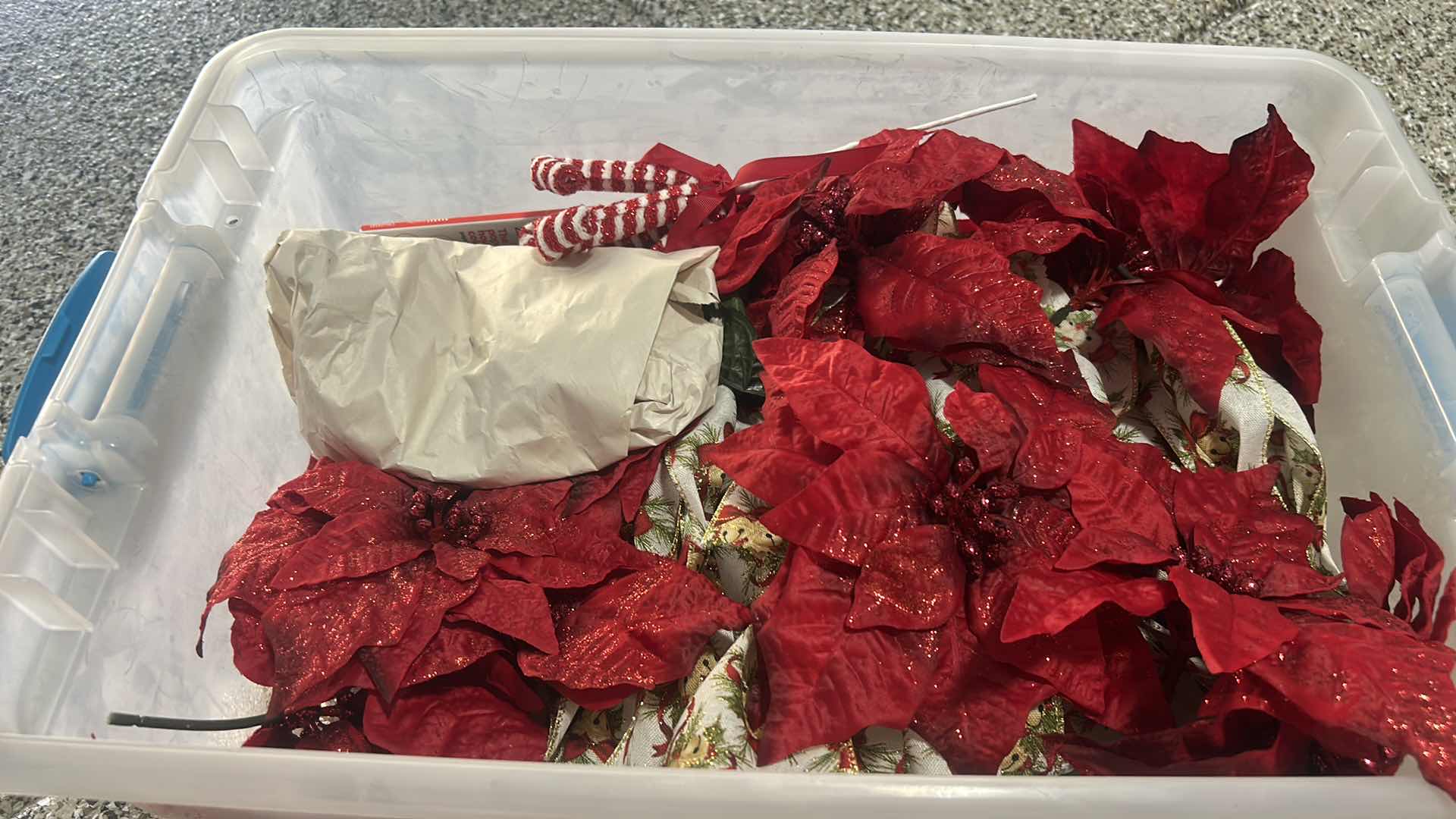 Photo 1 of TOTE - CHRISTMAS DECORATIONS