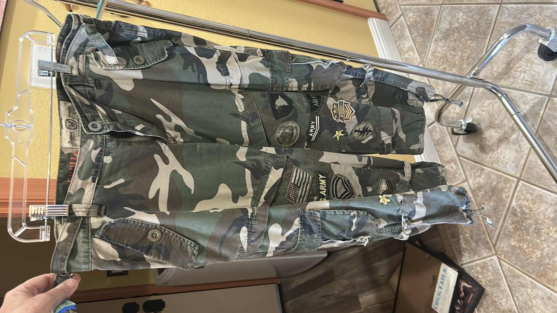 Photo 1 of 2 WOMENS CAMO CAPRIS / DAVID SIZE 30 & GOLIATH AND PREMIUM SURPLUS SIZE L