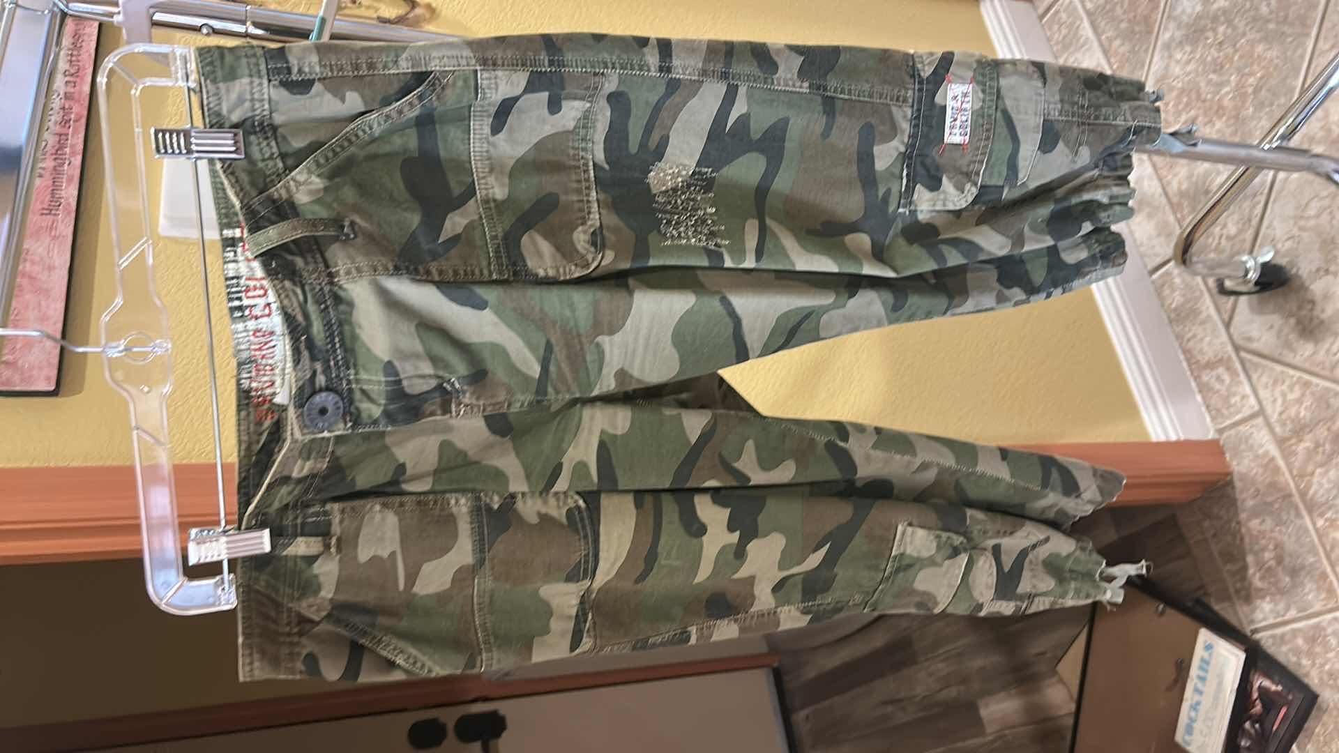 Photo 1 of 2 WOMENS CAMO CAPRIS / DAVID SIZE 30 & GOLIATH AND PREMIUM SURPLUS SIZE L