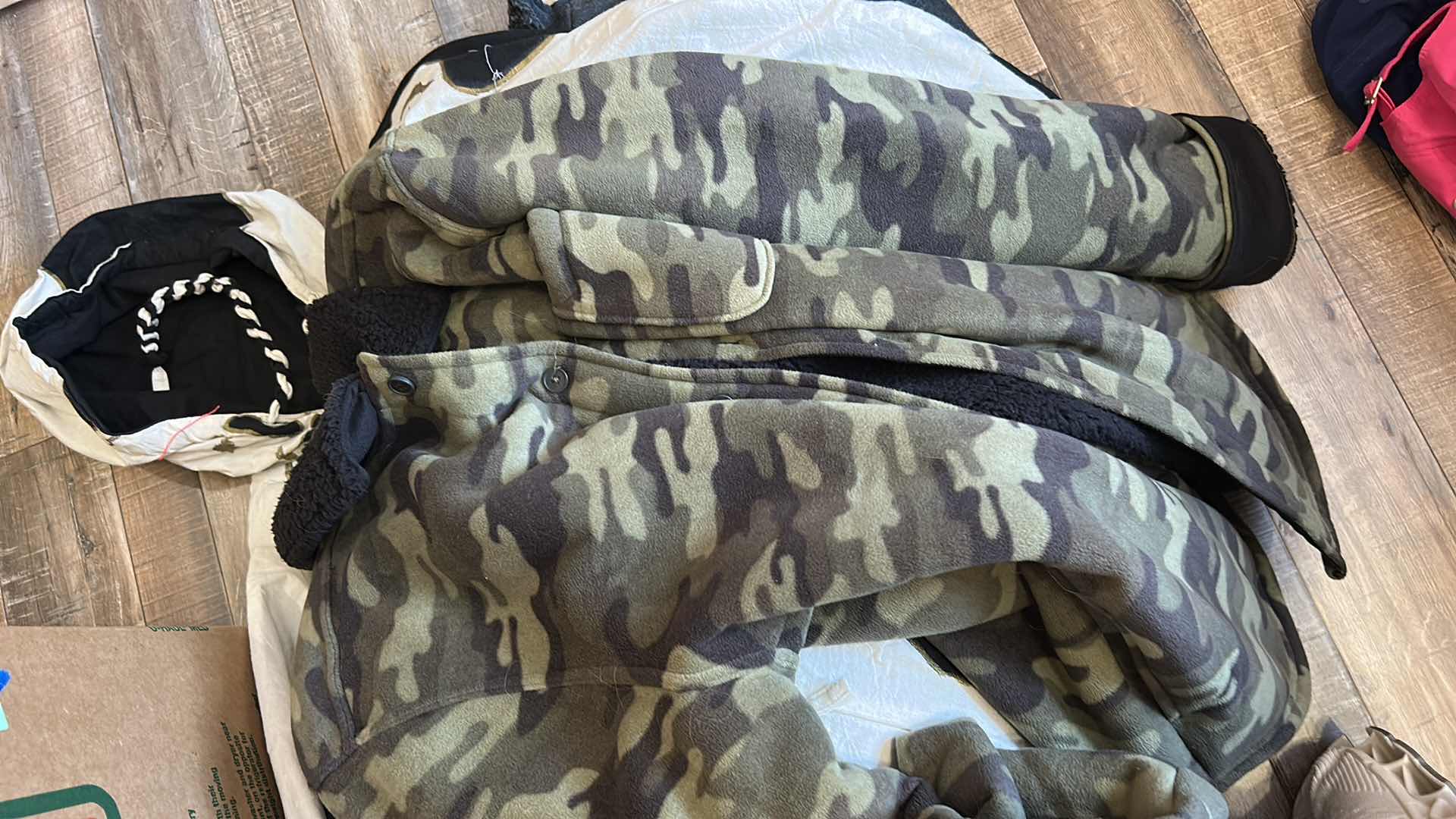 Photo 1 of BOX OF WOMENS JACKETS, SWEATSHIRTS AND VESTS SOME NEW WITH TAGS (ASSORTED SIZES)