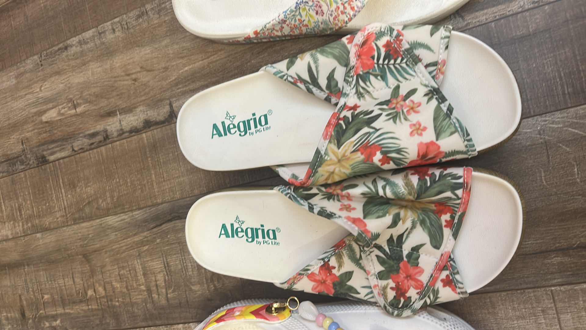 Photo 1 of 5 PAIRS WOMENS SLIP IN SHOES SIZE 8