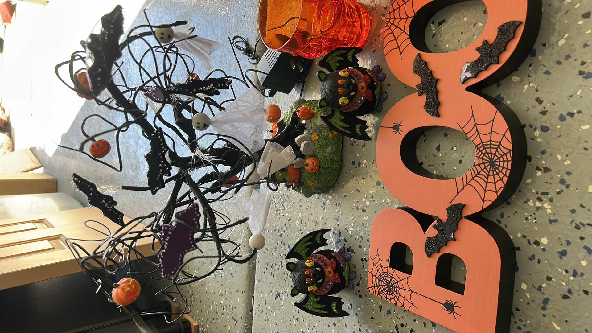 Photo 1 of BOX - HALLOWEEN DECOR