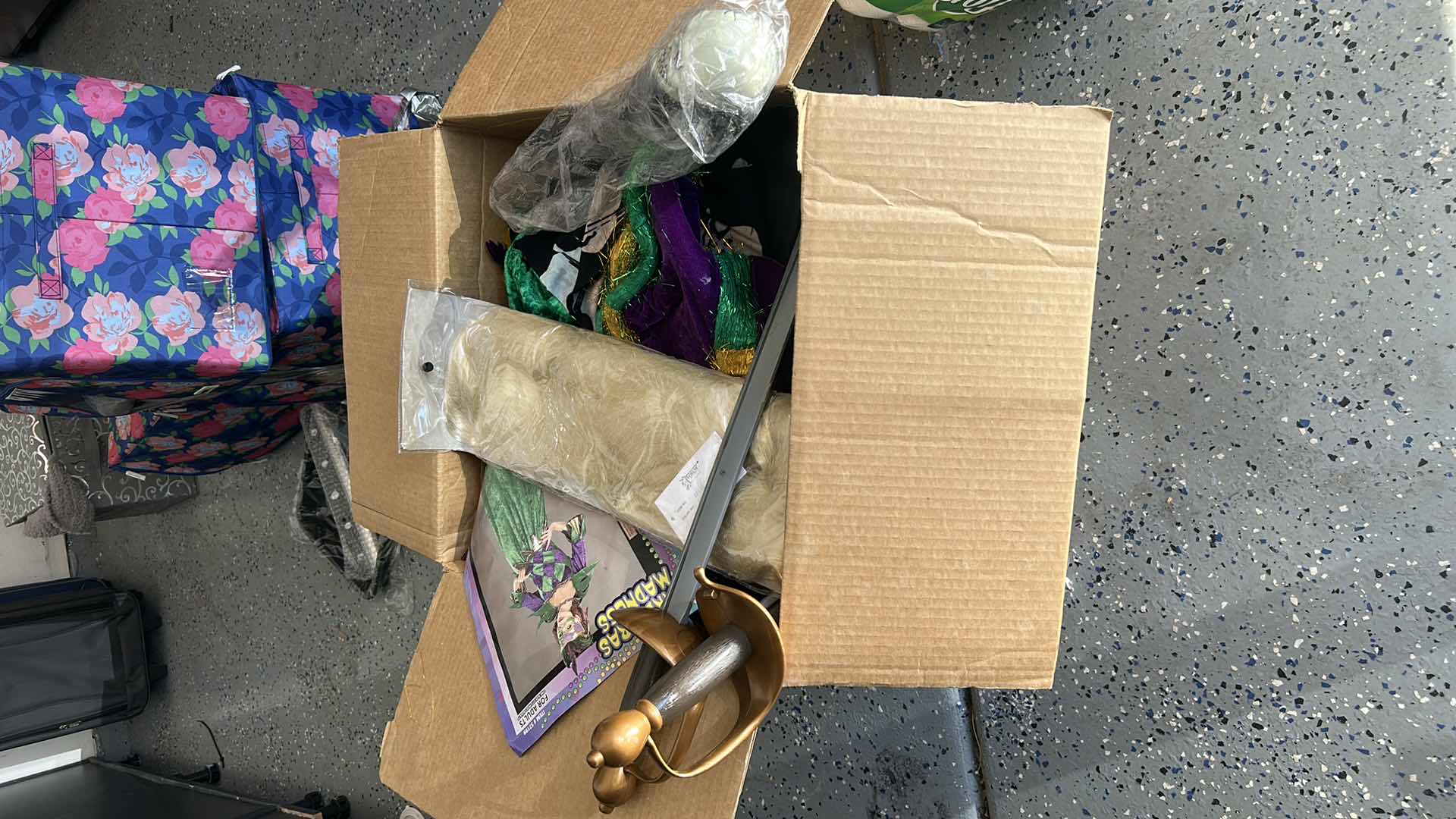 Photo 1 of BOX - HALLOWEEN COSTUMES