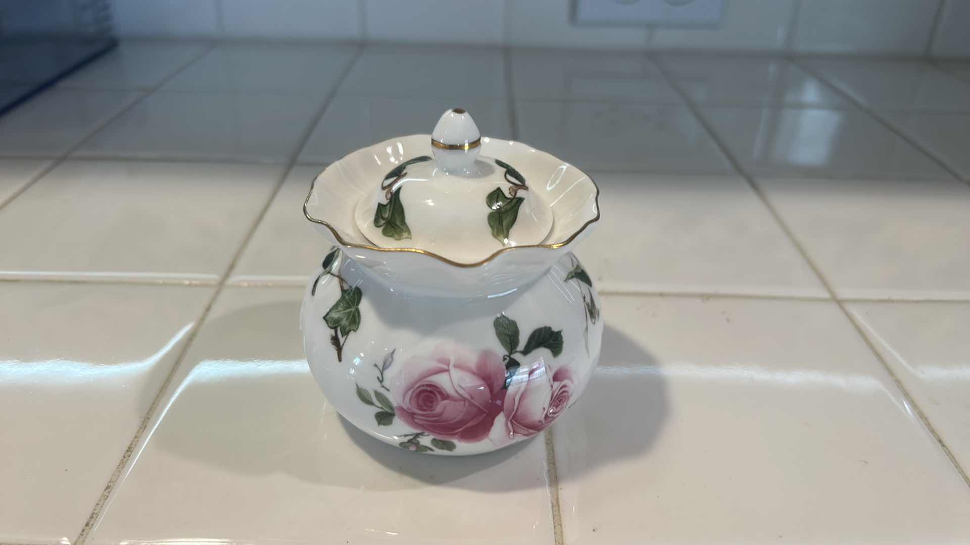 Photo 1 of STAFFIRDSHIRE DAVID MICHAEL CHINA  H3.5”