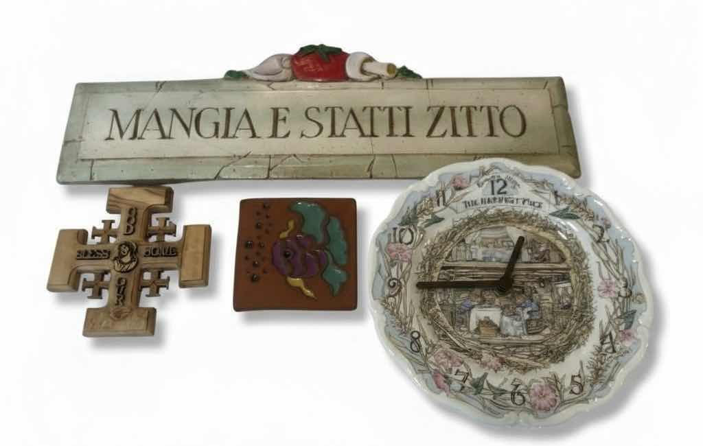 Photo 1 of 4 PC WALL DECOR- ROYAL DOULTON BRAMBLY HEDGE PORCELAIN CLOCK 8.75” & MORE