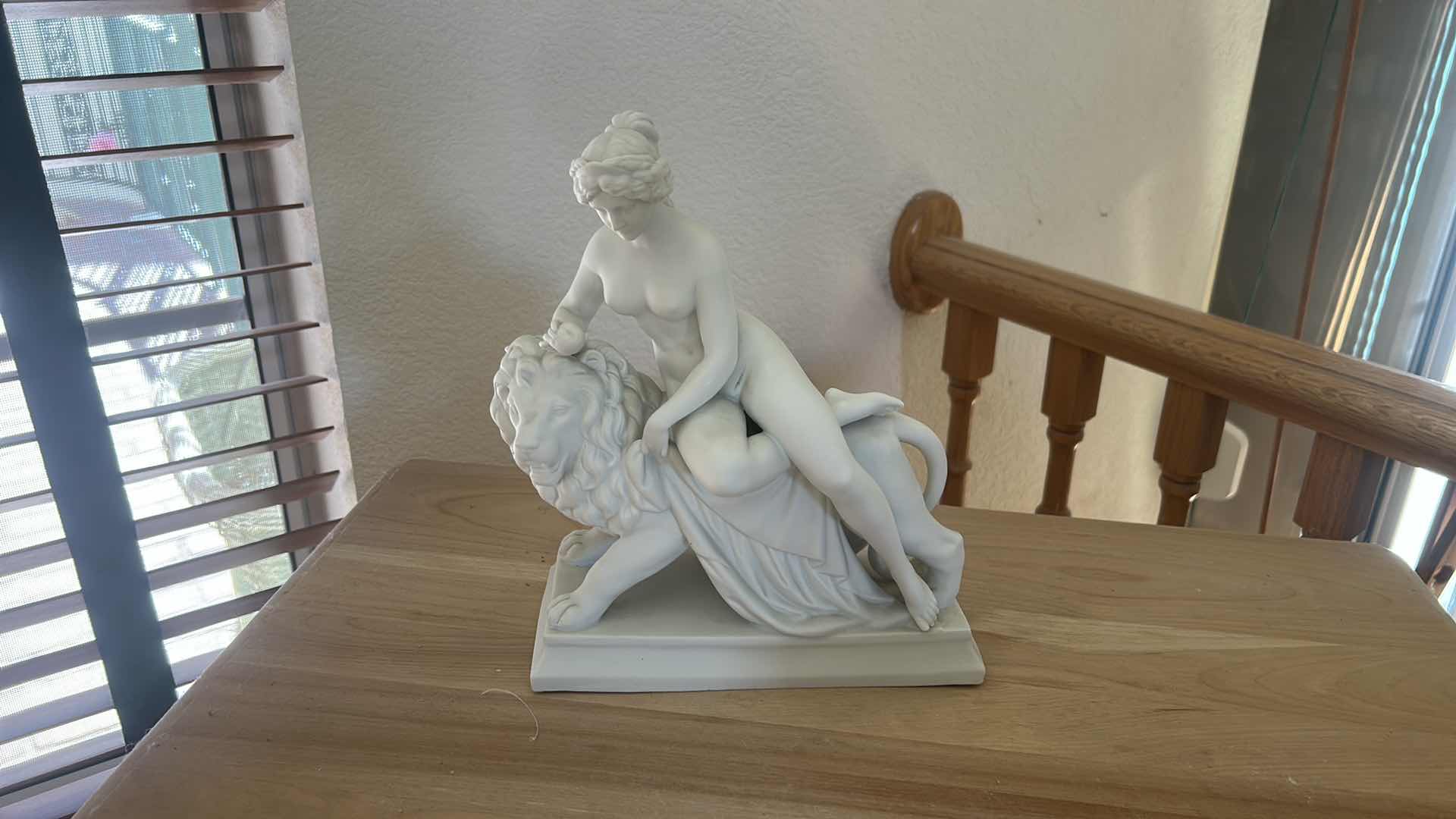 Photo 1 of PARIAN SCULPTURE “UNA AND THE LION” H10”